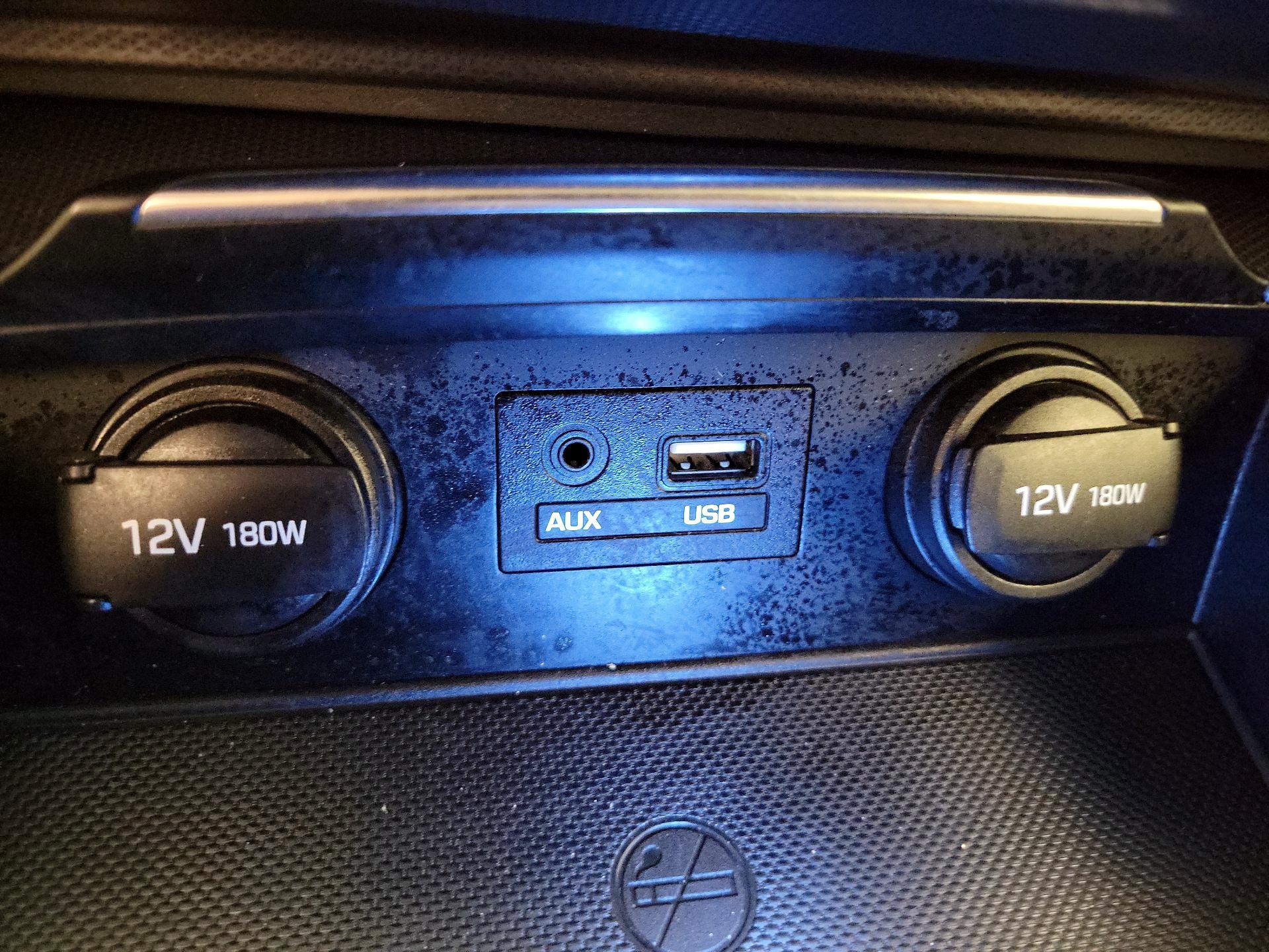 Thumbnail: 2015 Hyundai Genesis - 19