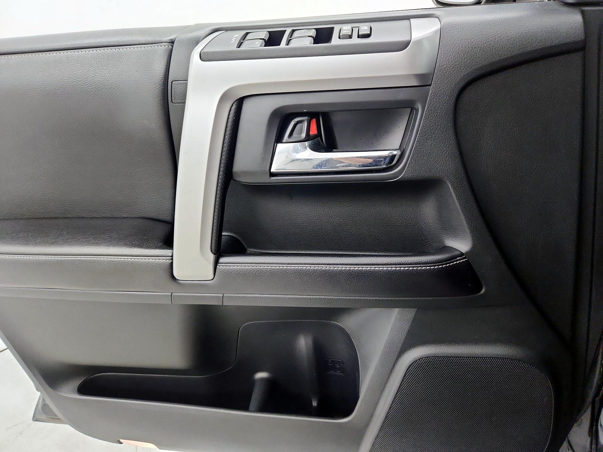 Thumbnail: 2016 Toyota 4Runner - 12