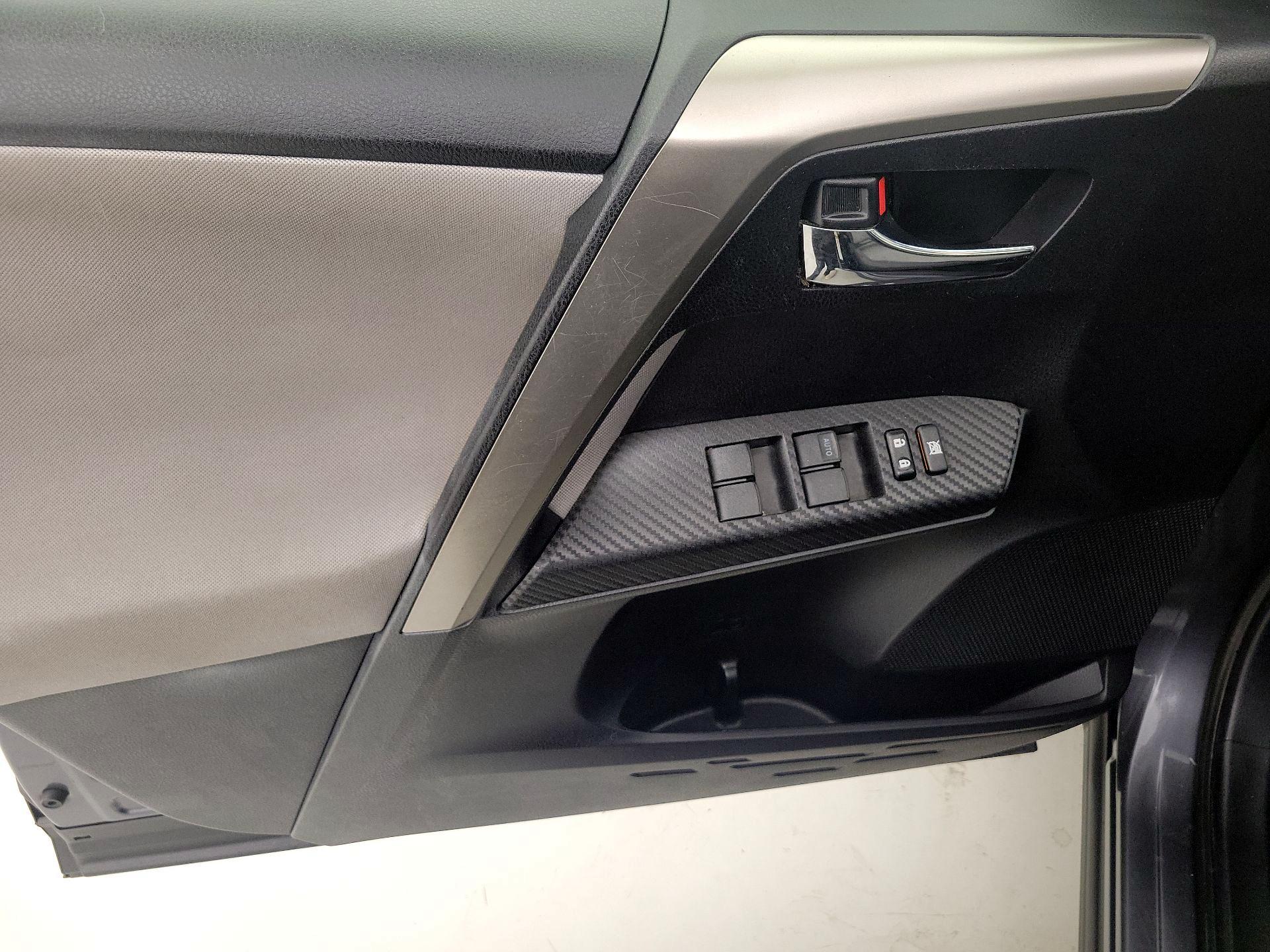 Thumbnail: 2015 Toyota RAV4 - 12