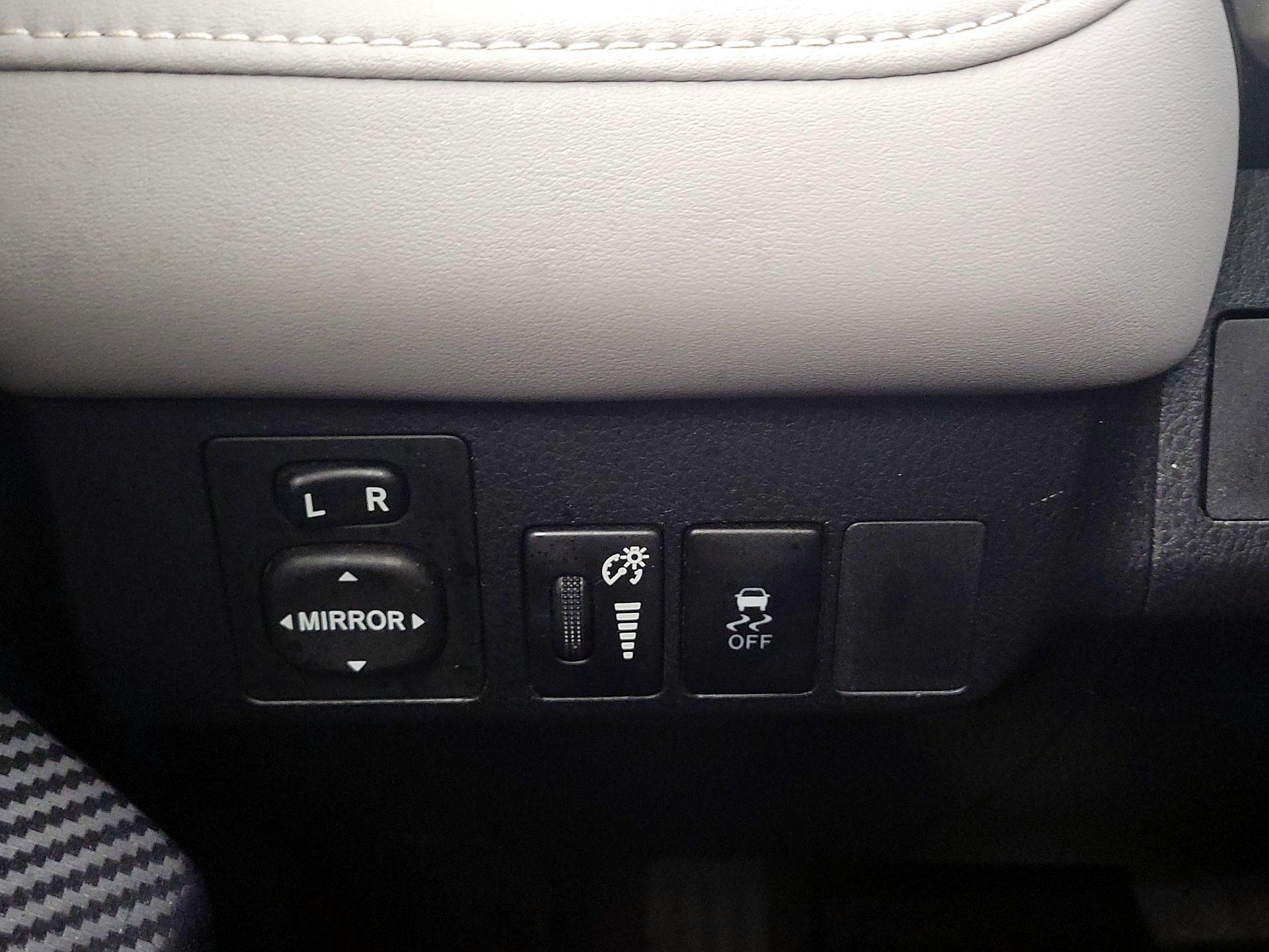Thumbnail: 2015 Toyota RAV4 - 13