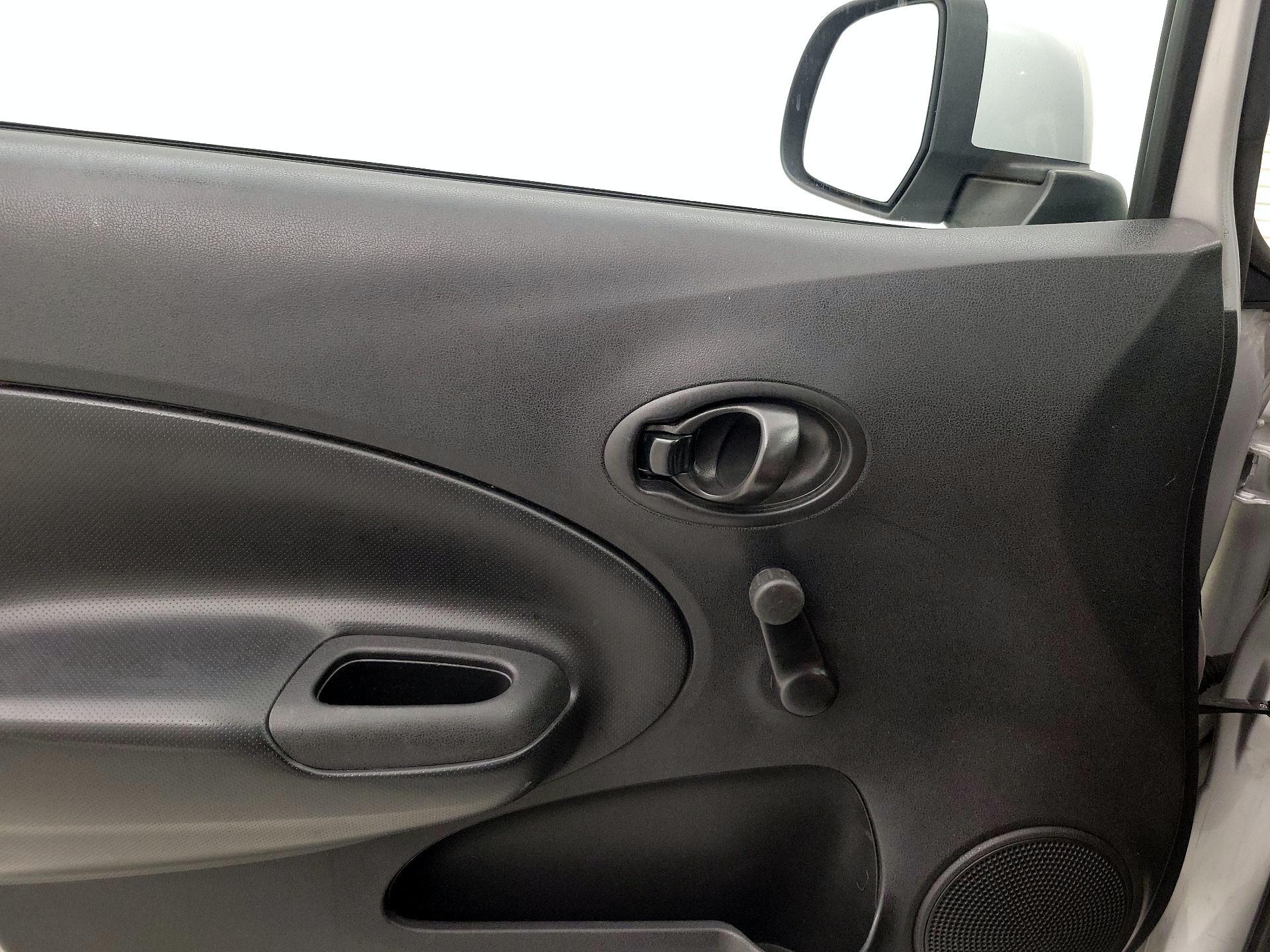 Thumbnail: 2014 Nissan Versa Note - 12