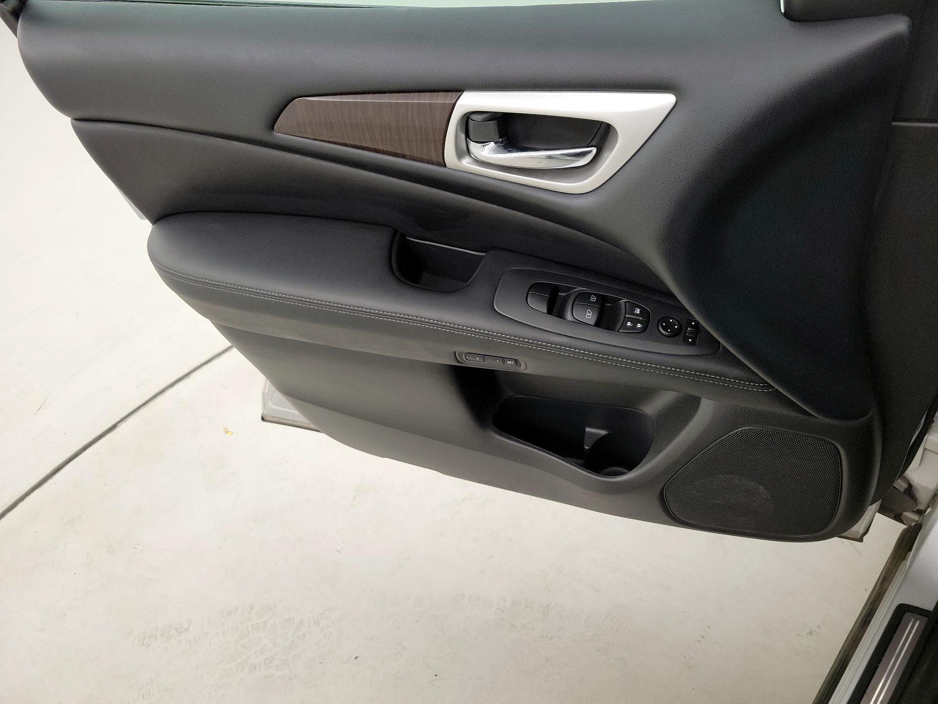 Thumbnail: 2013 Nissan Pathfinder - 12