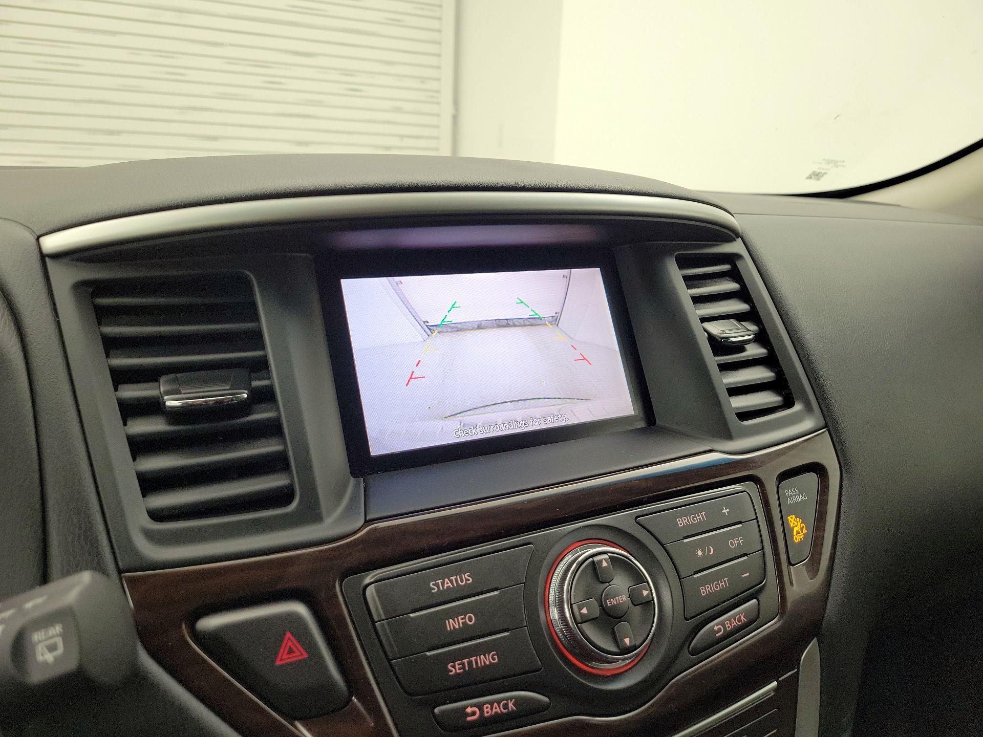 Thumbnail: 2013 Nissan Pathfinder - 14