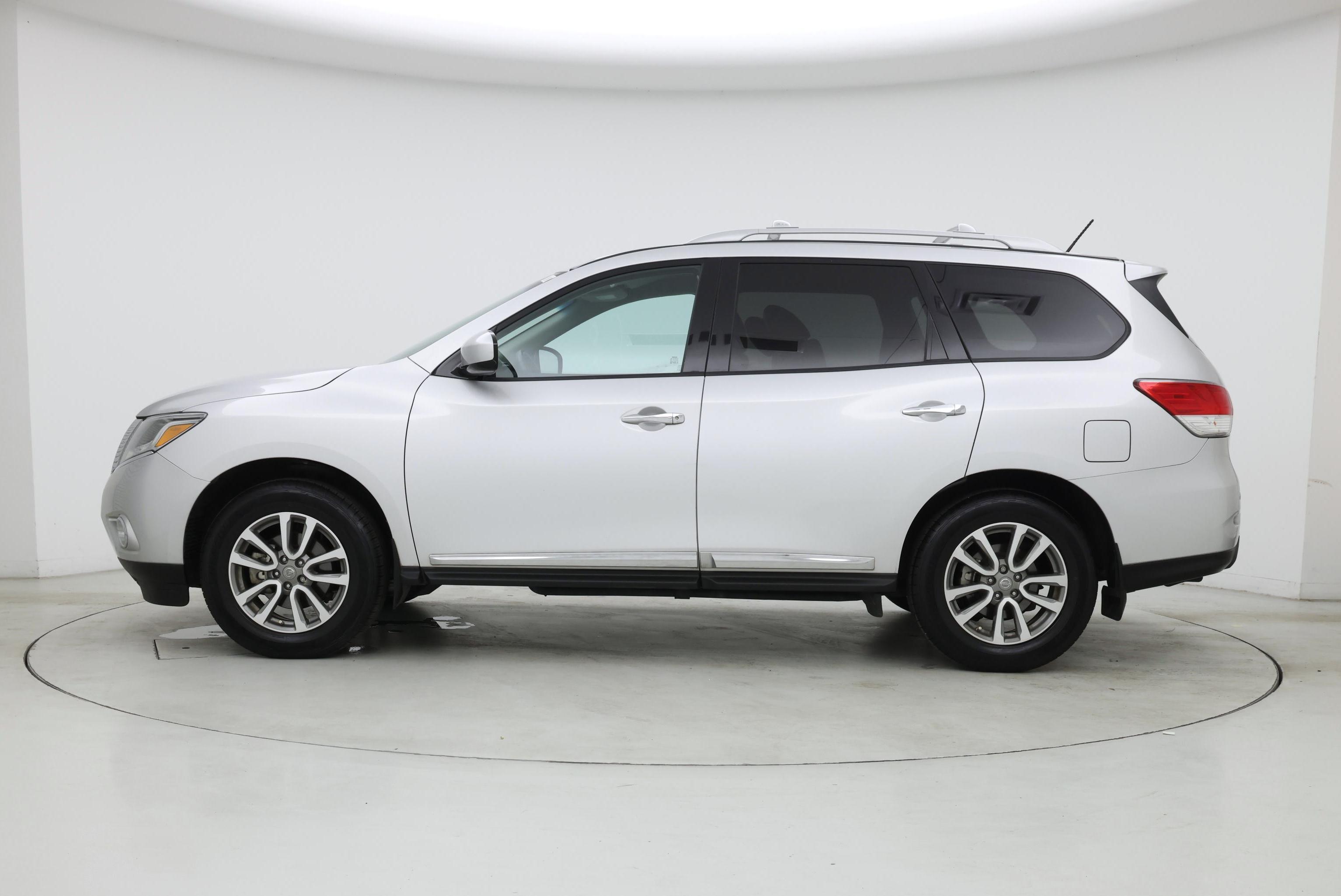 Thumbnail: 2013 Nissan Pathfinder - 3