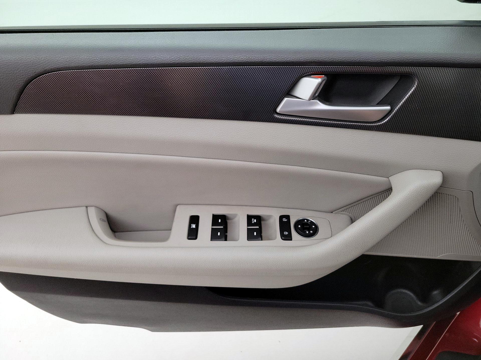 Thumbnail: 2016 Hyundai Sonata - 12