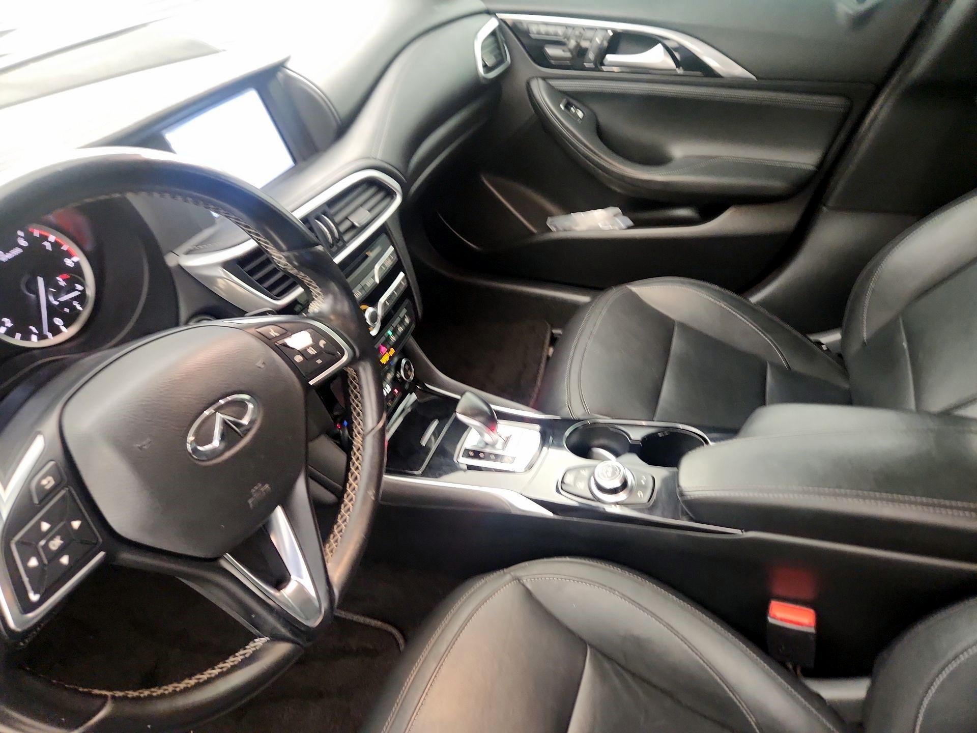 Thumbnail: 2017 INFINITI QX30 - 11