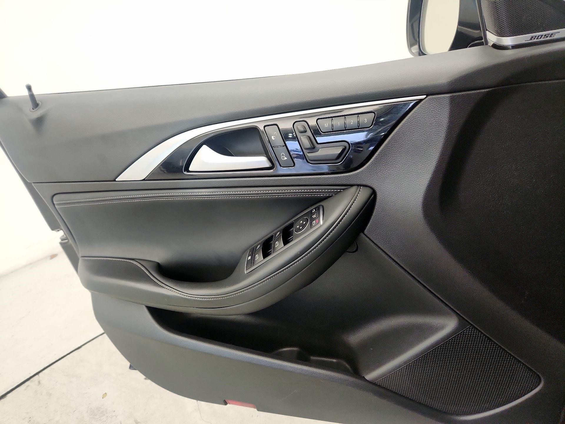 Thumbnail: 2017 INFINITI QX30 - 12