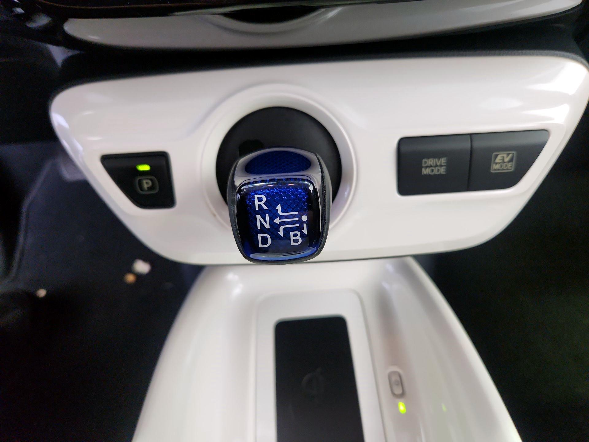 Thumbnail: 2016 Toyota Prius - 18