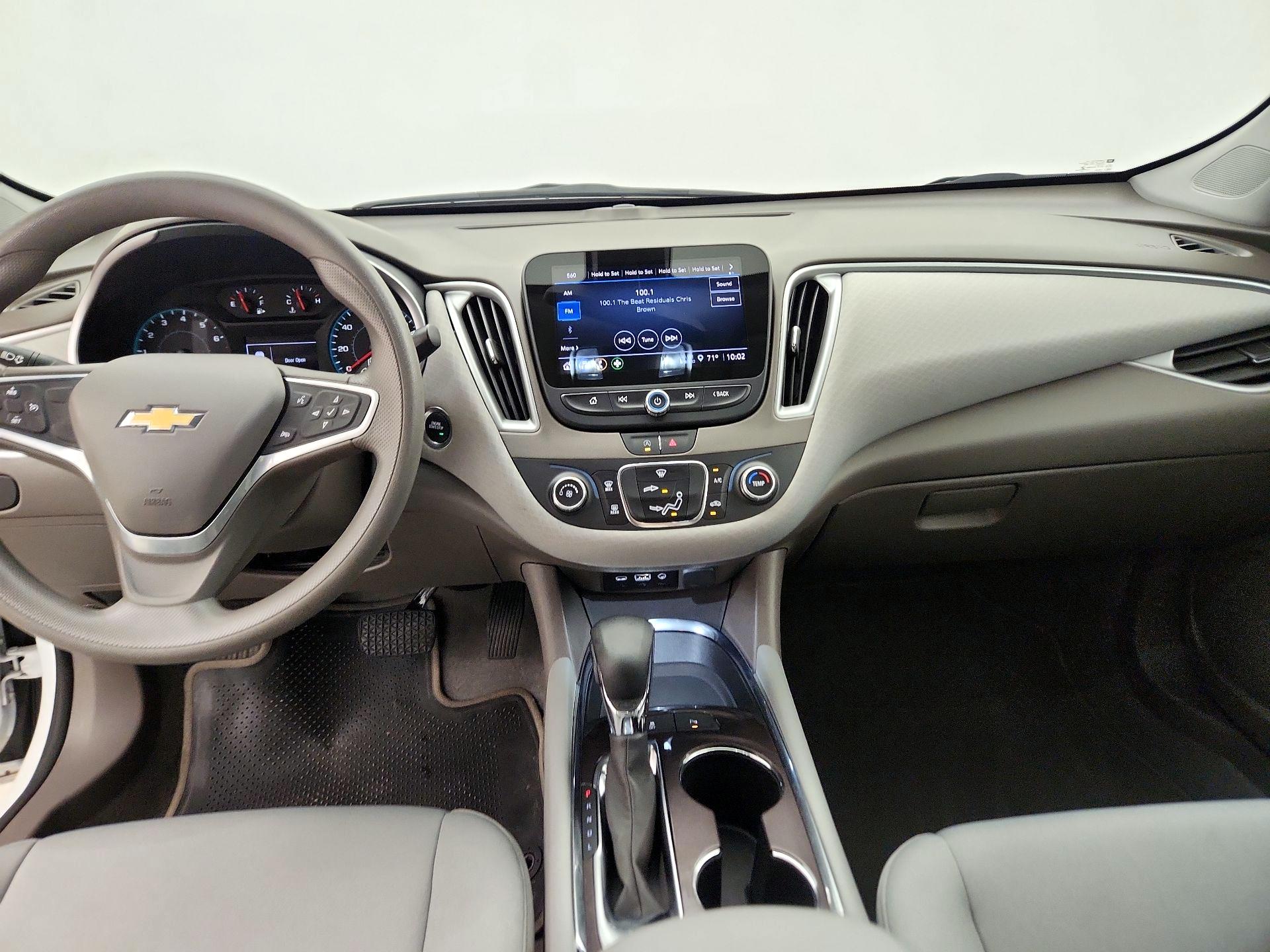 Thumbnail: 2022 Chevrolet Malibu - 9