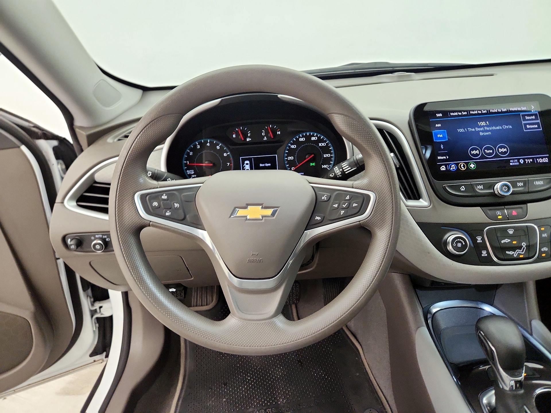 Thumbnail: 2022 Chevrolet Malibu - 10