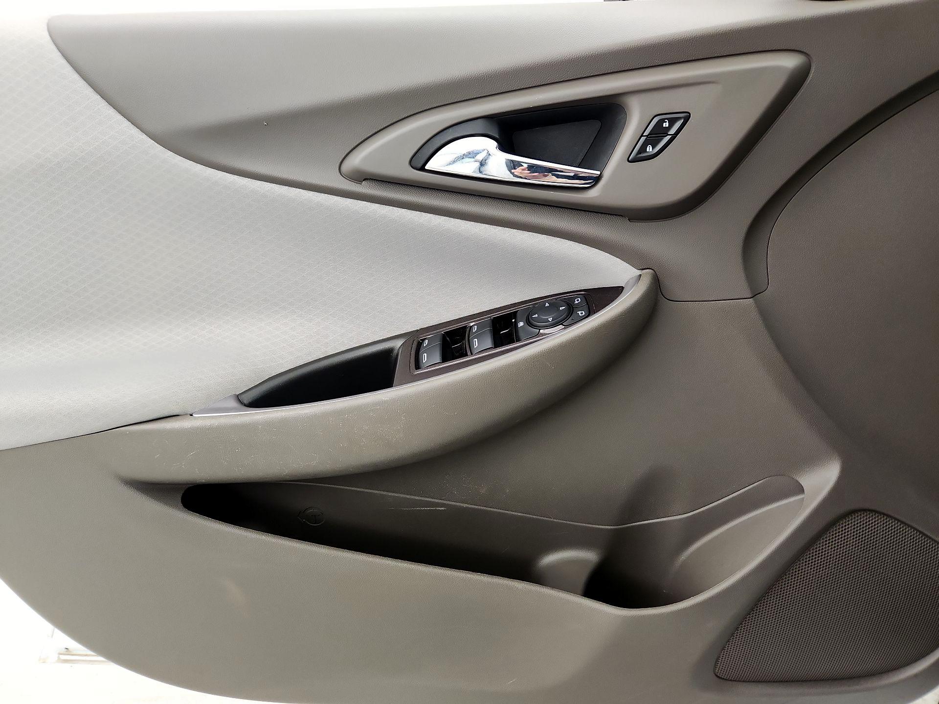 Thumbnail: 2022 Chevrolet Malibu - 12
