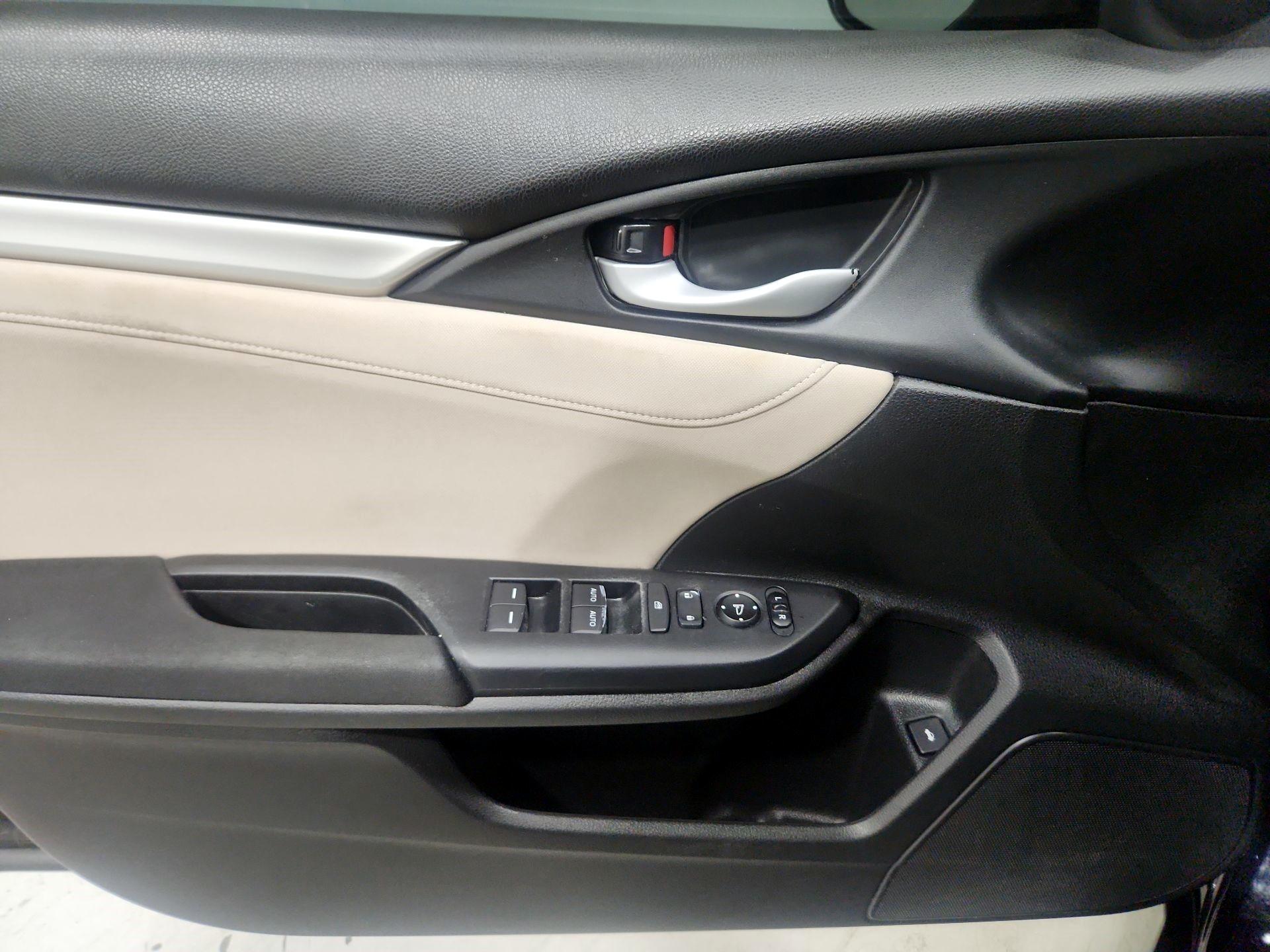 Thumbnail: 2017 Honda Civic - 12