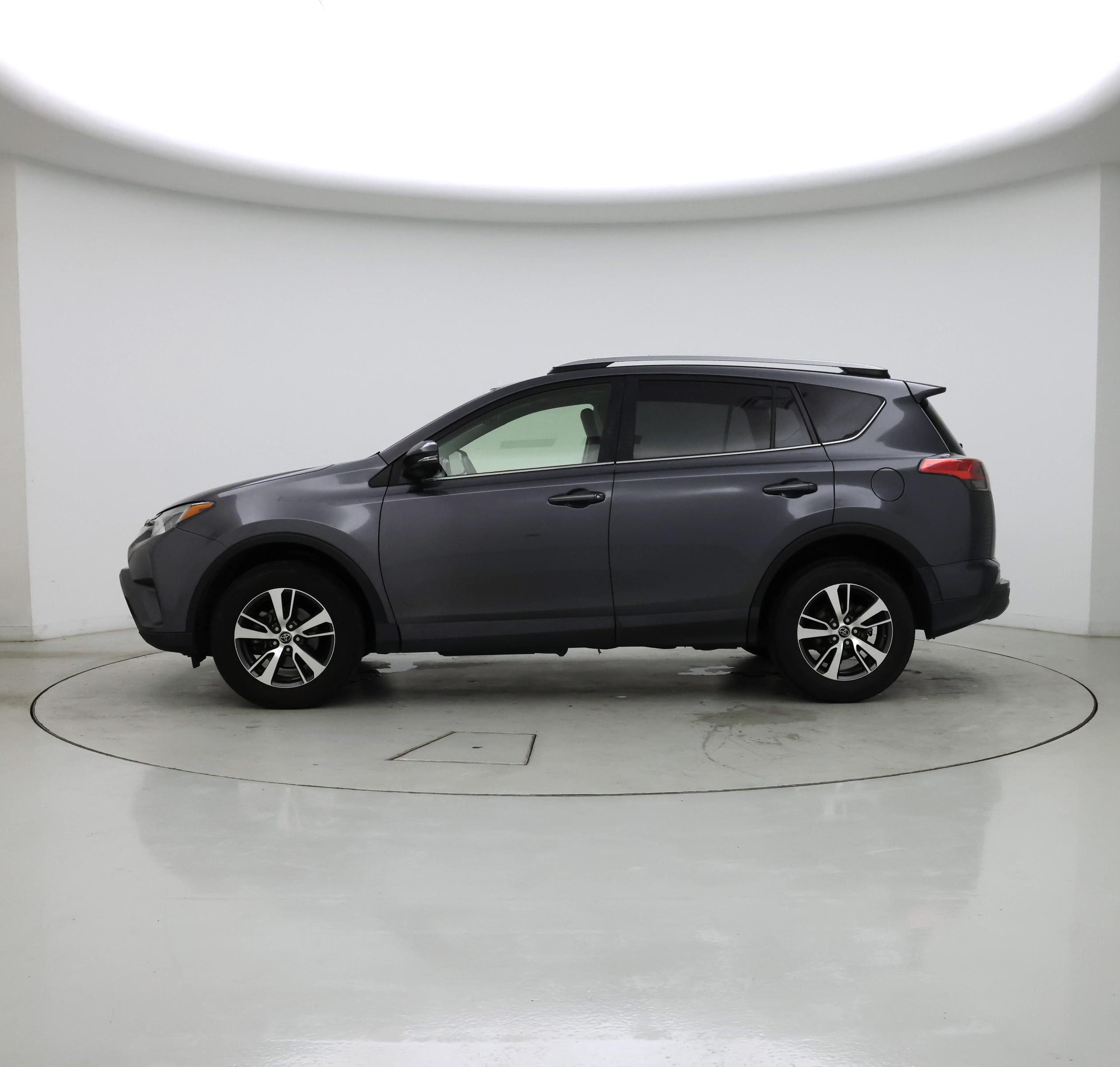 Thumbnail: 2017 Toyota RAV4 - 3