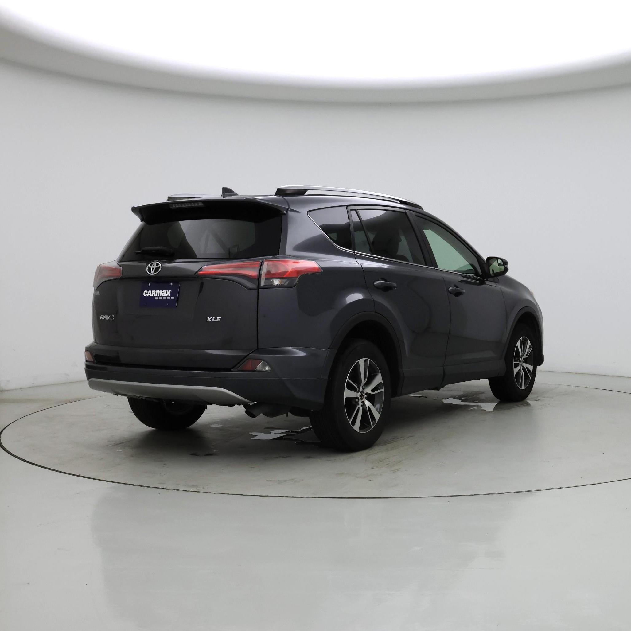 Thumbnail: 2017 Toyota RAV4 - 8