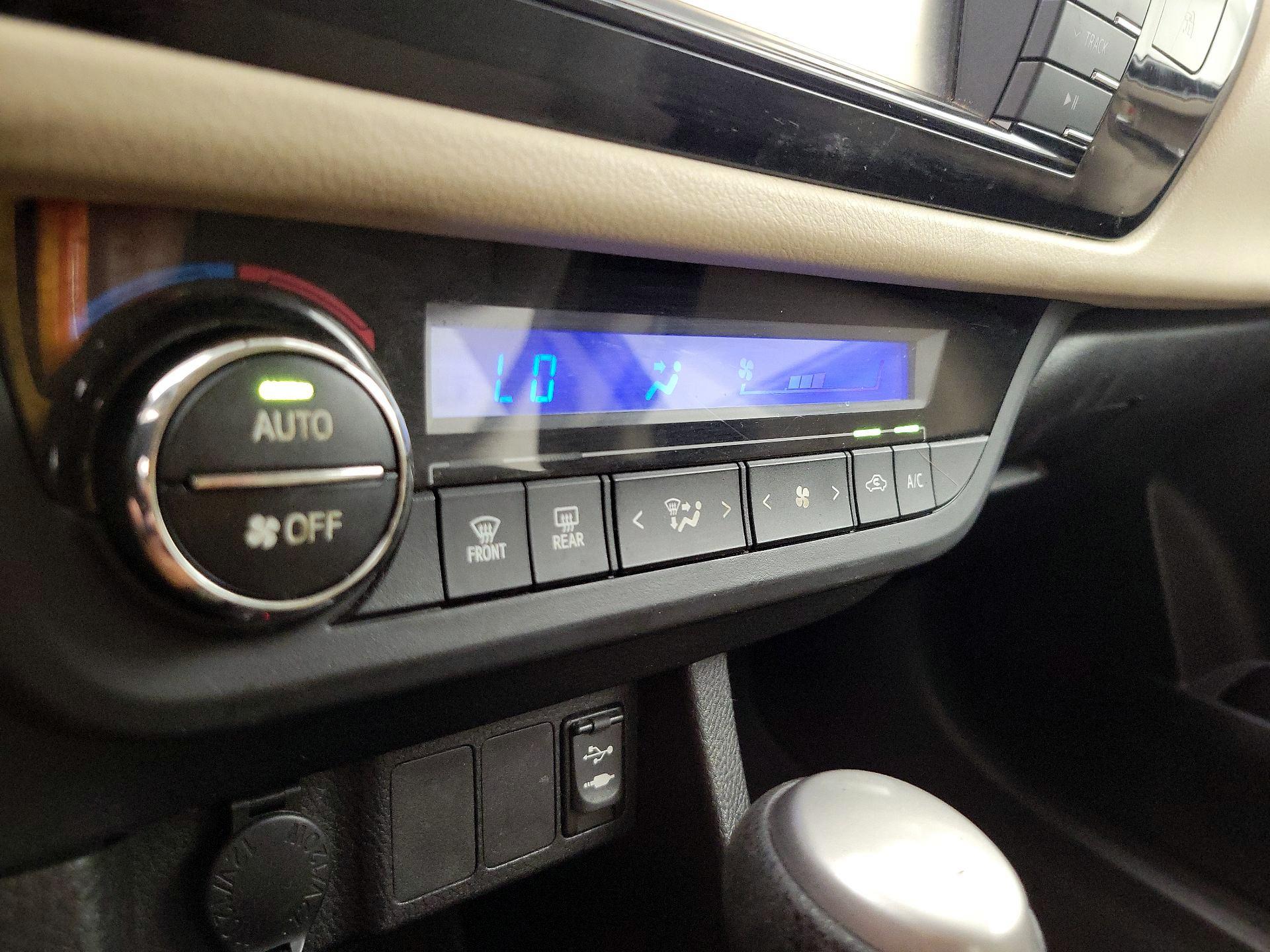 Thumbnail: 2015 Toyota Corolla - 16