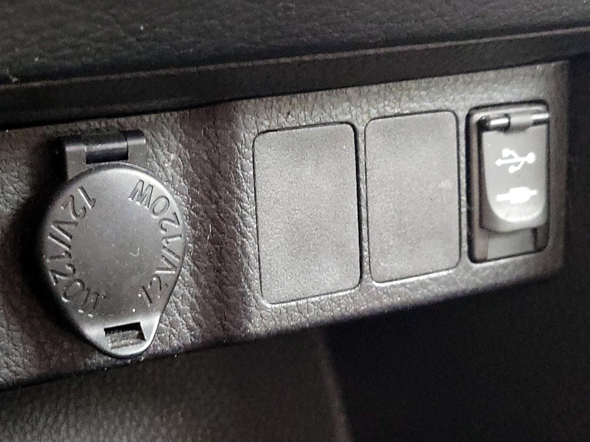 Thumbnail: 2015 Toyota Corolla - 18