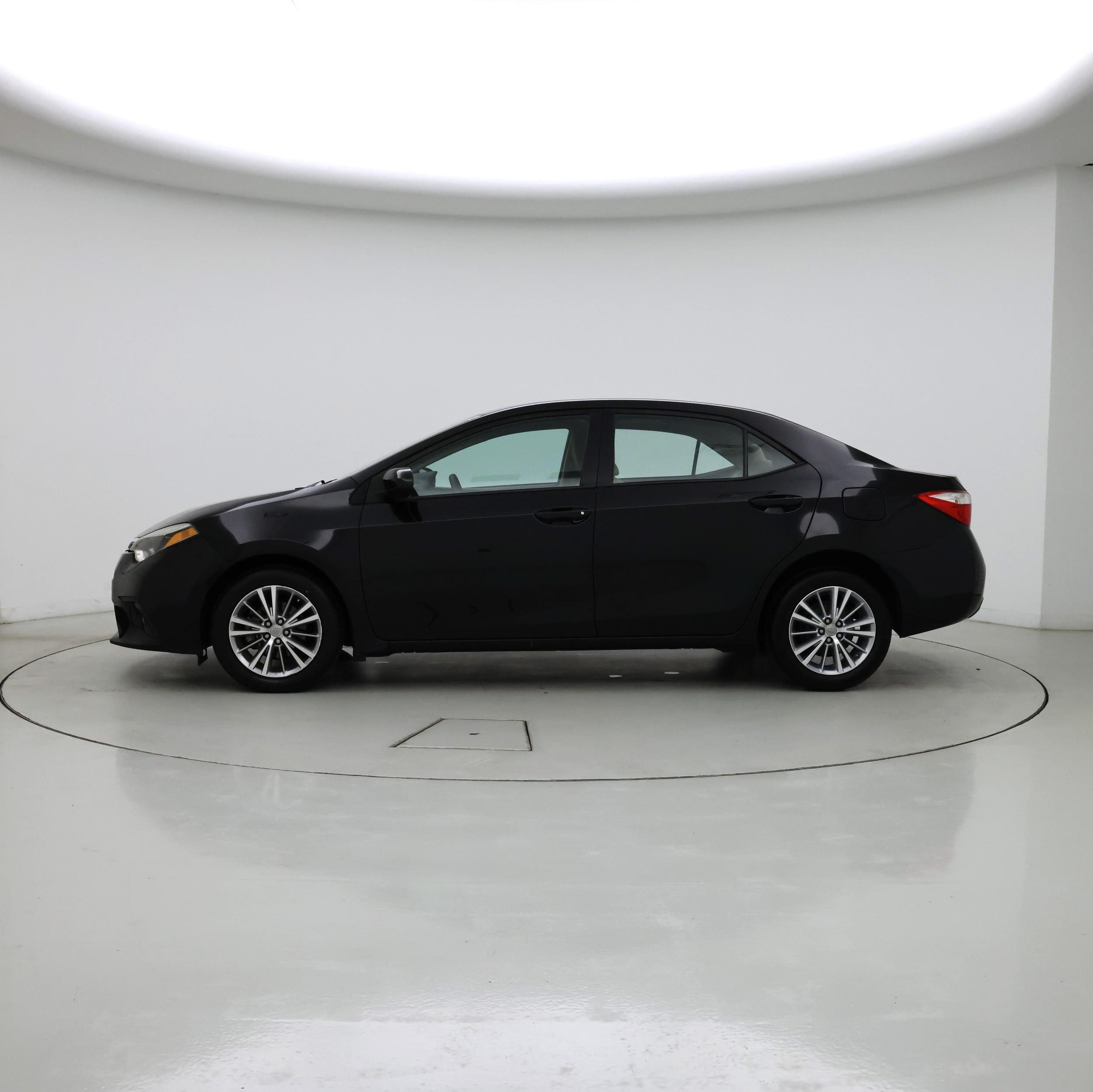 Thumbnail: 2015 Toyota Corolla - 3