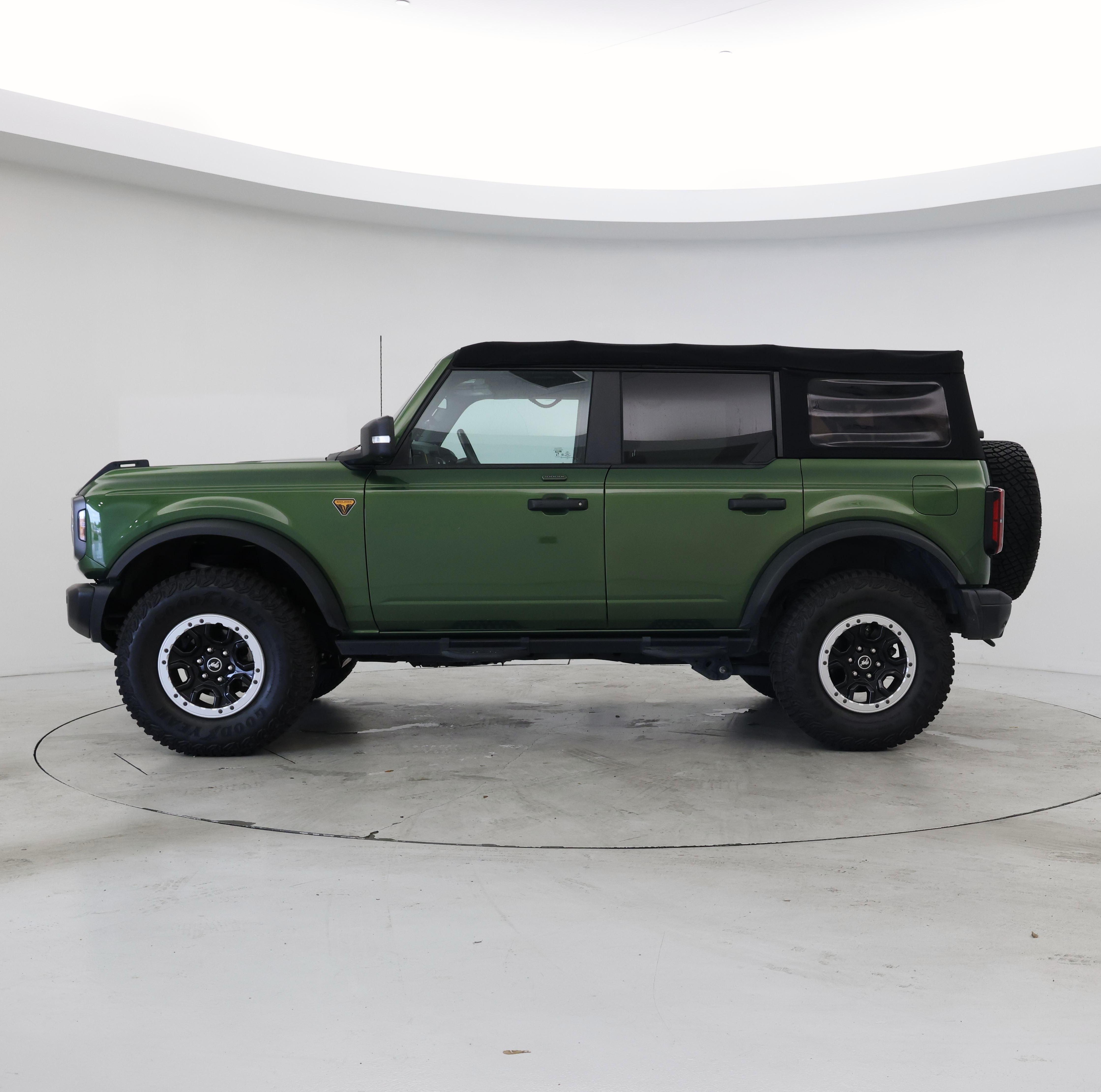 Thumbnail: 2022 Ford Bronco - 3
