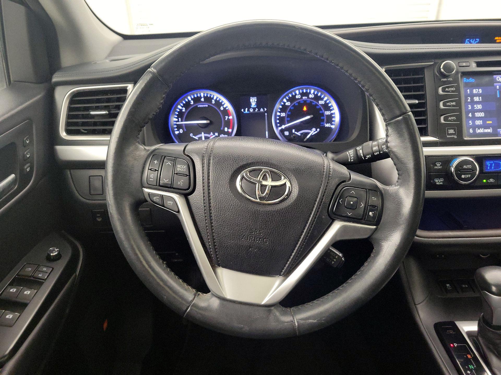 Thumbnail: 2015 Toyota Highlander - 10