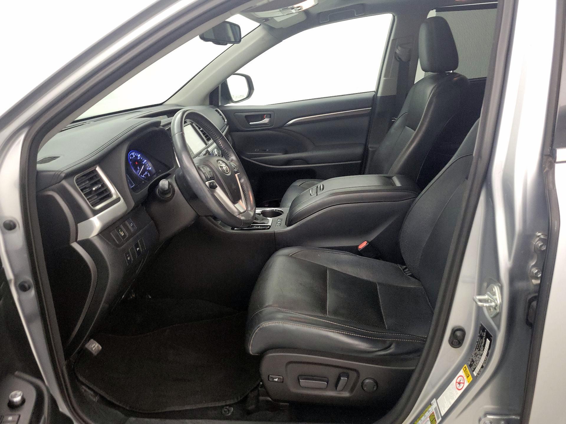 Thumbnail: 2015 Toyota Highlander - 11