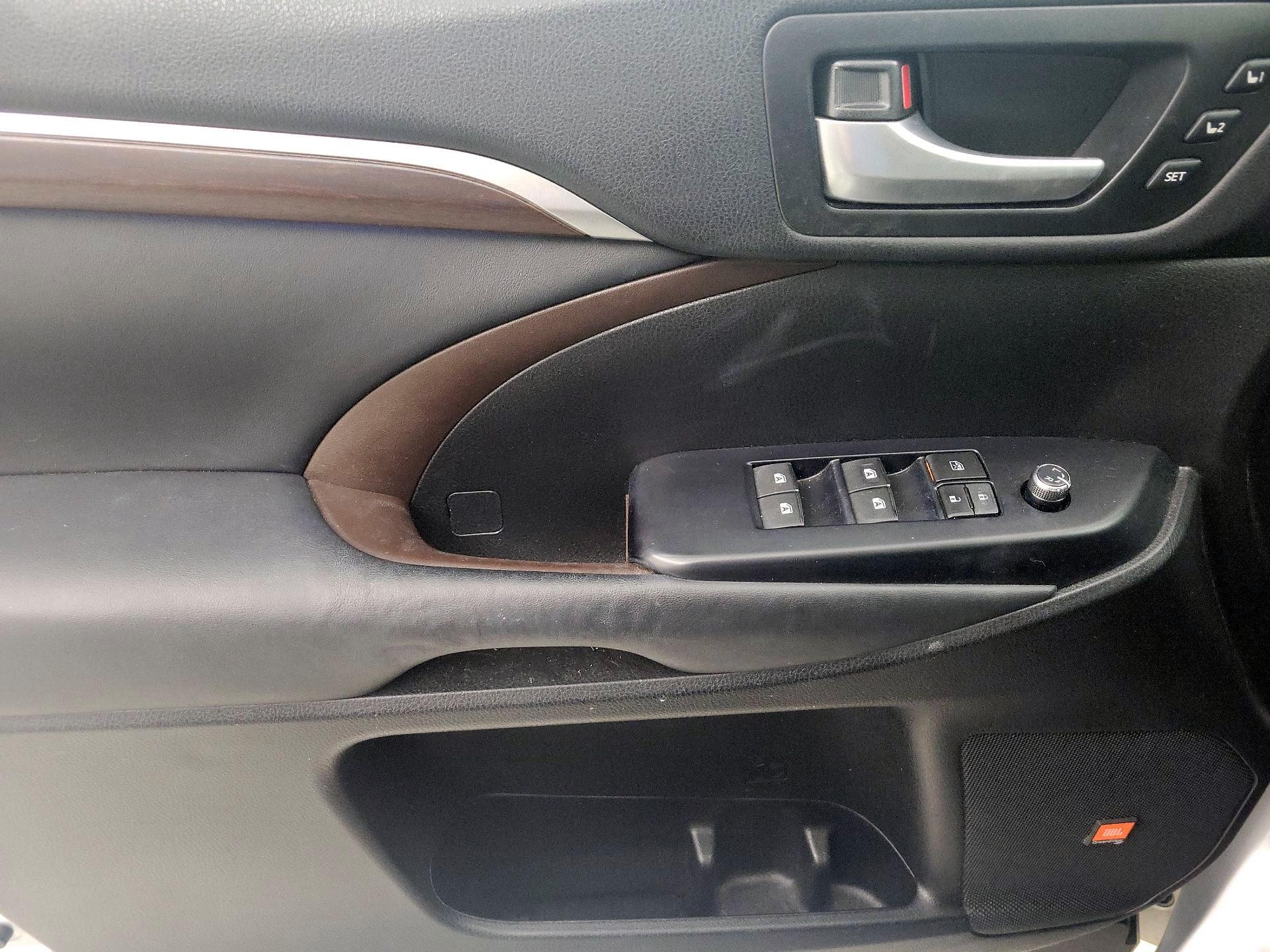 Thumbnail: 2015 Toyota Highlander - 12