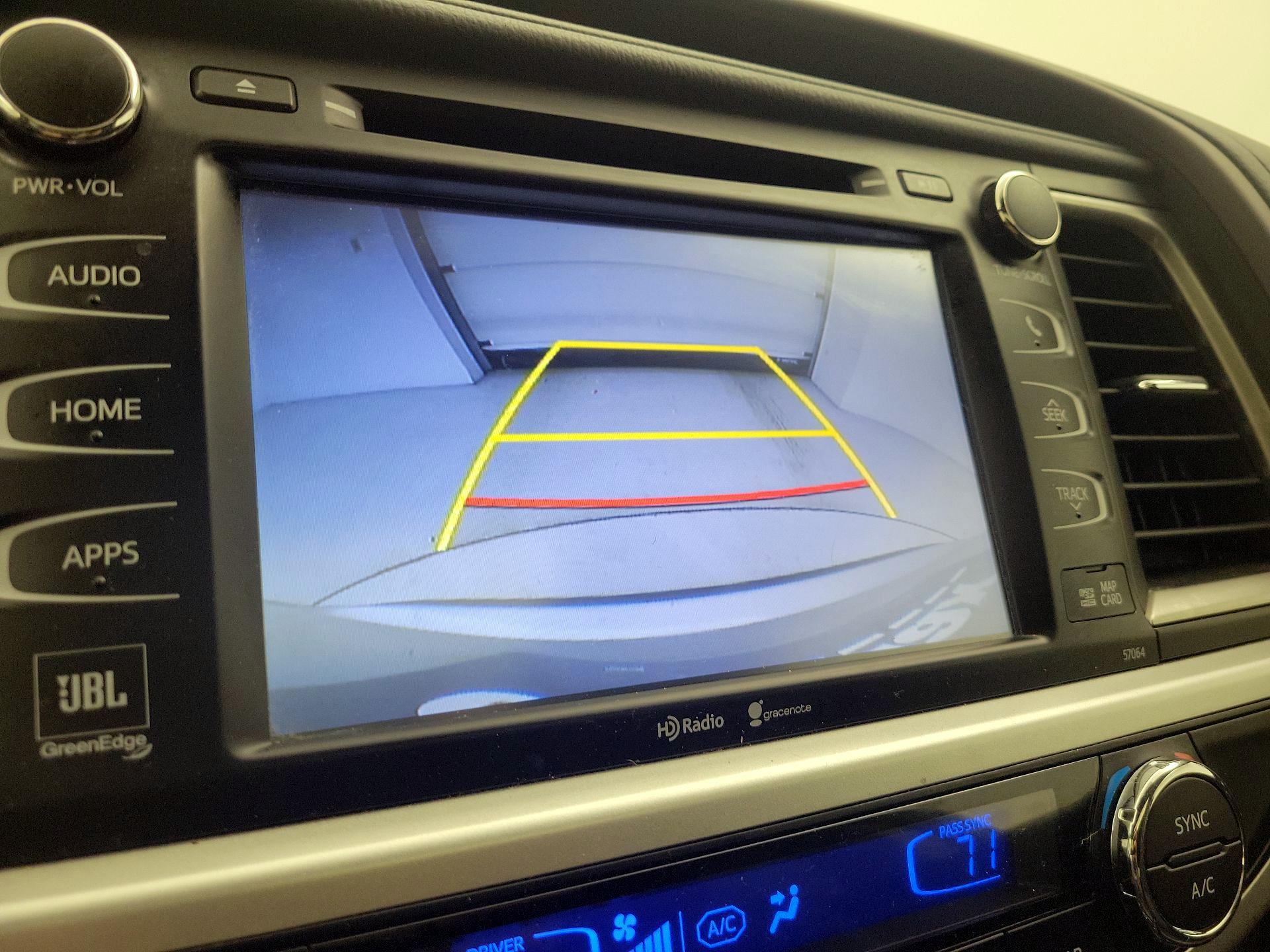 Thumbnail: 2015 Toyota Highlander - 14