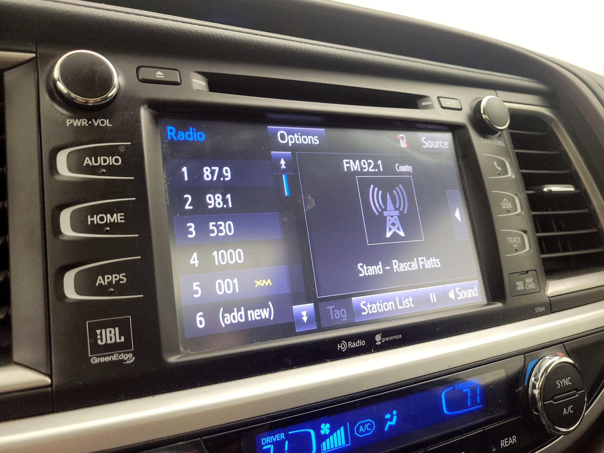 Thumbnail: 2015 Toyota Highlander - 15