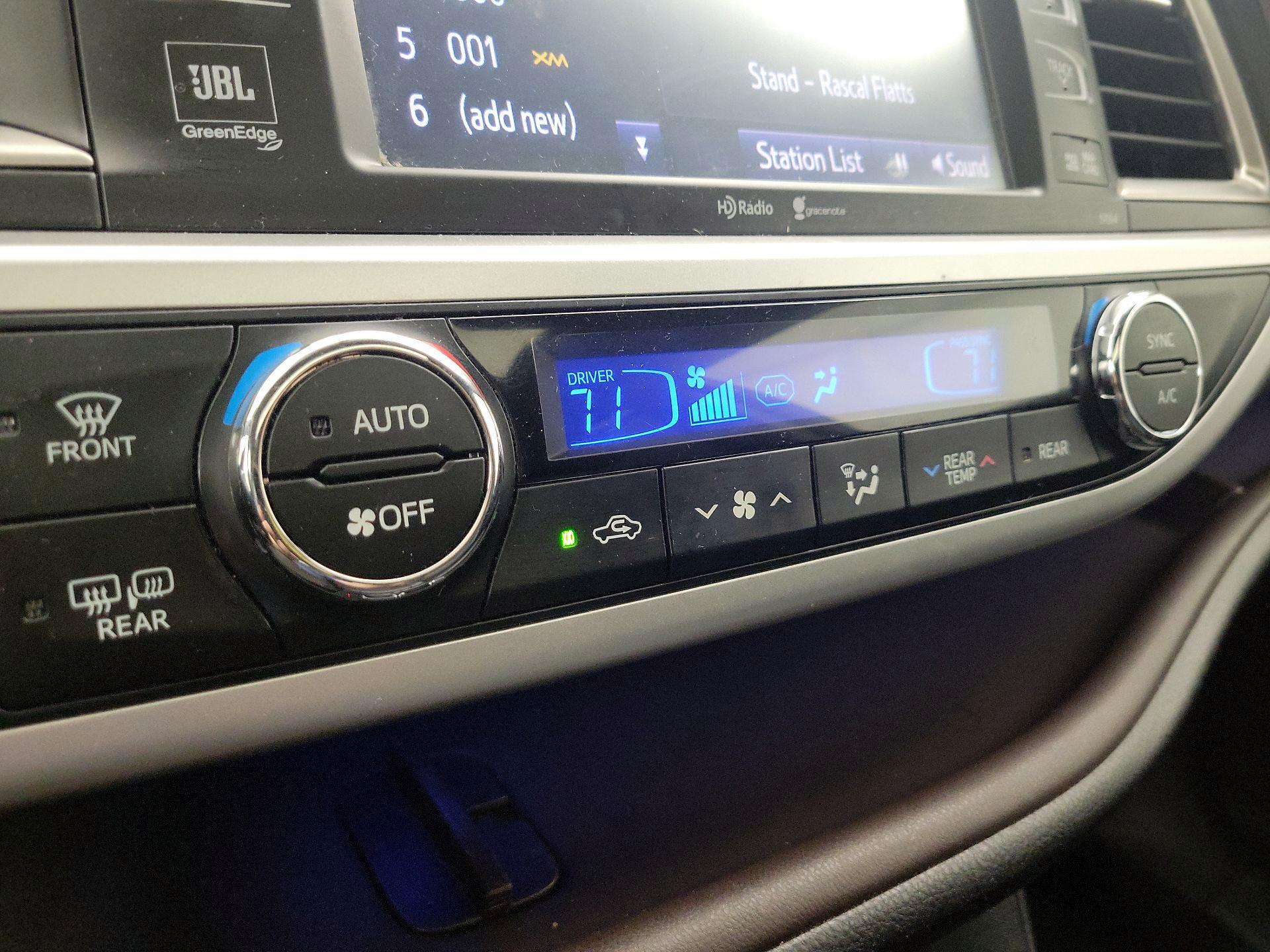 Thumbnail: 2015 Toyota Highlander - 16