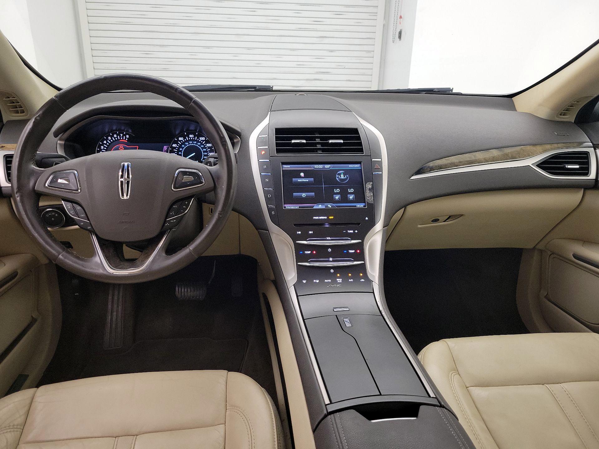 Thumbnail: 2015 Lincoln MKZ - 9