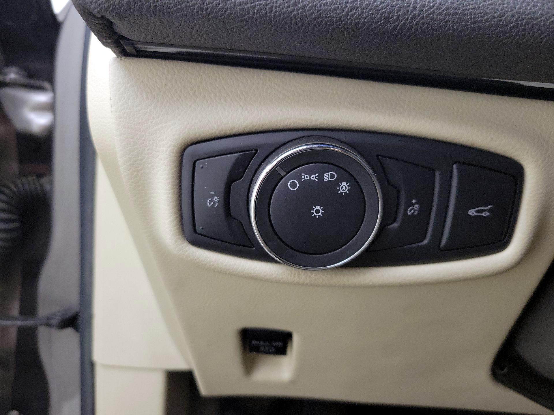 Thumbnail: 2015 Lincoln MKZ - 13