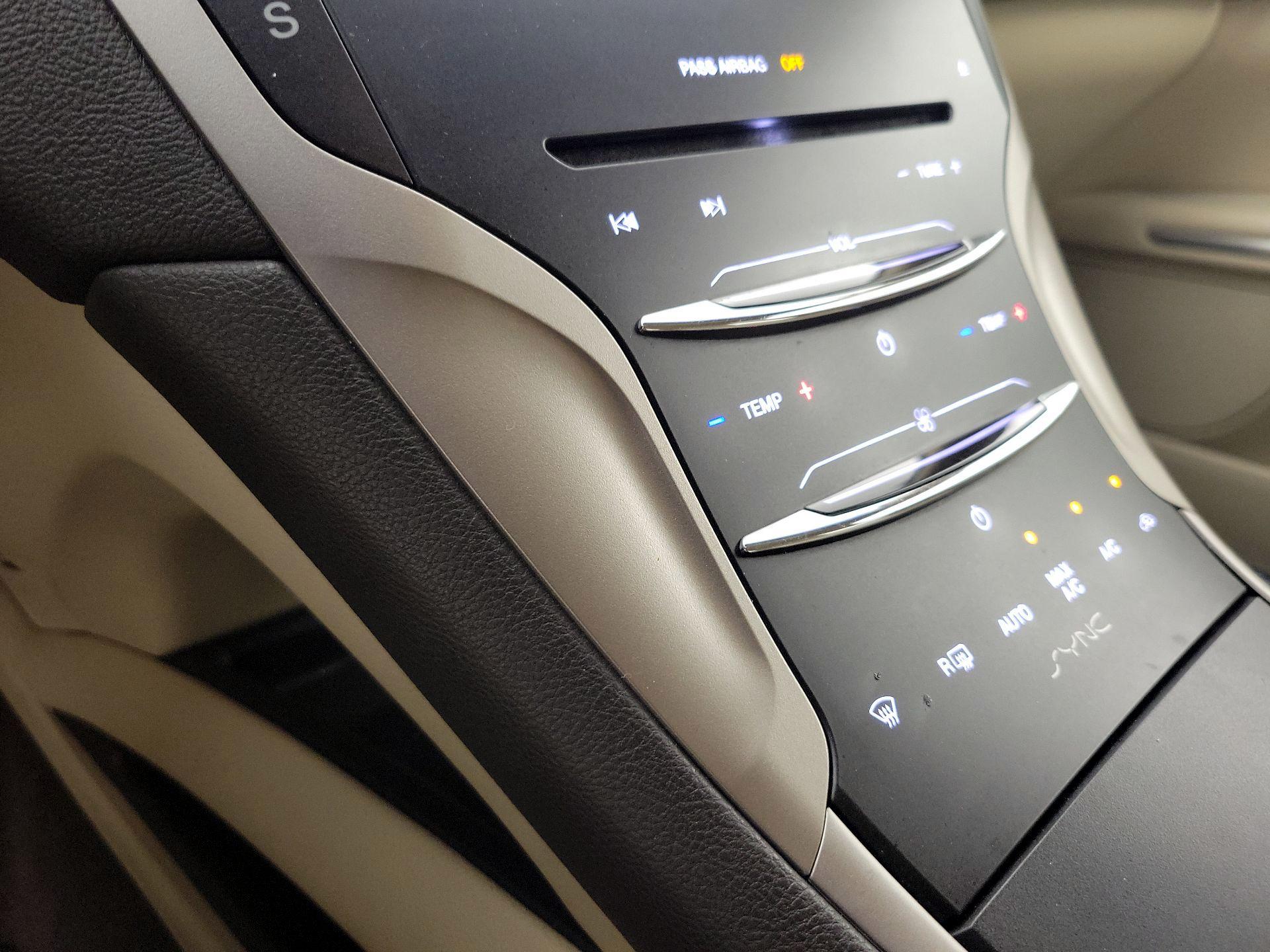 Thumbnail: 2015 Lincoln MKZ - 16