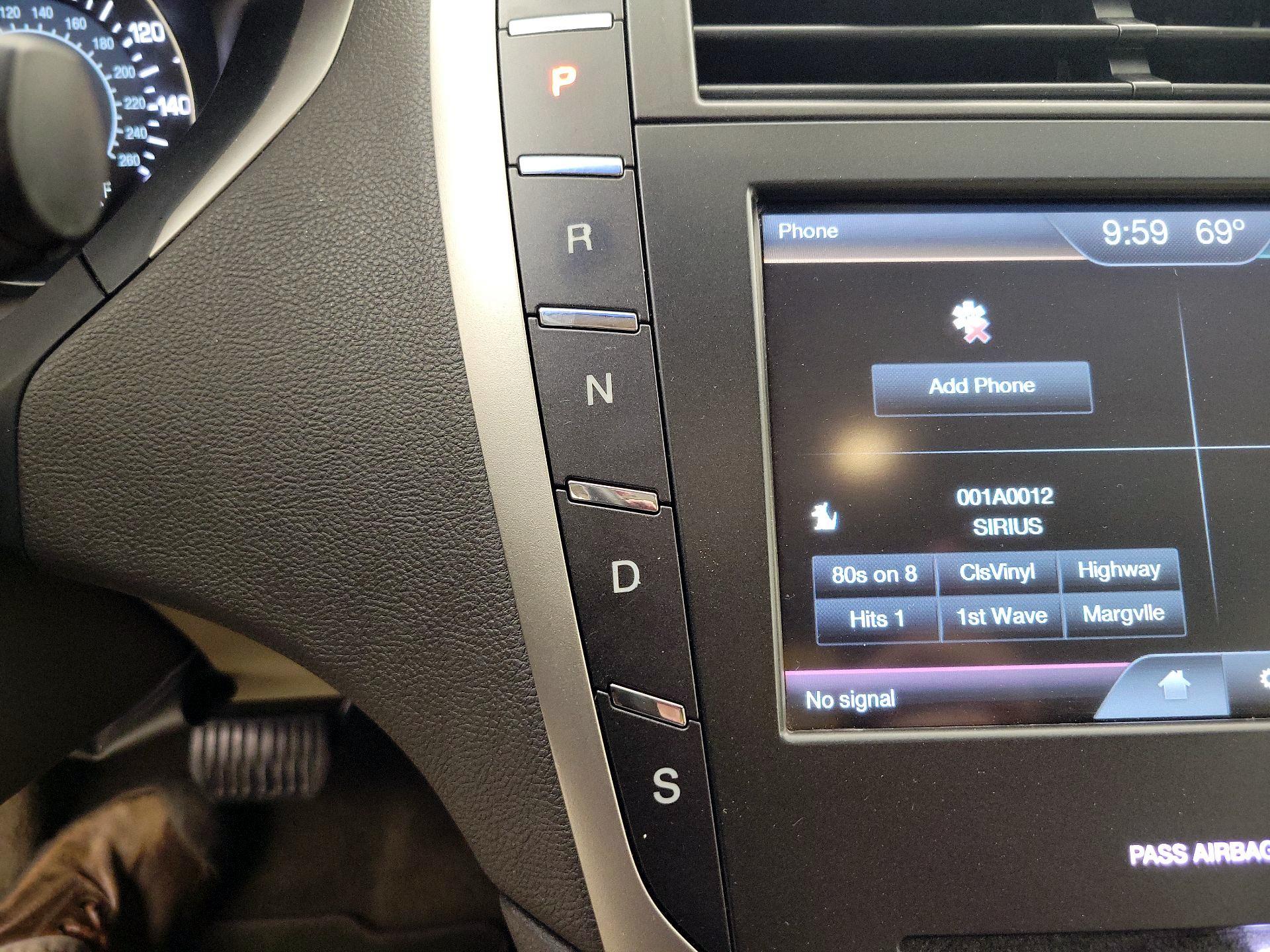 Thumbnail: 2015 Lincoln MKZ - 17