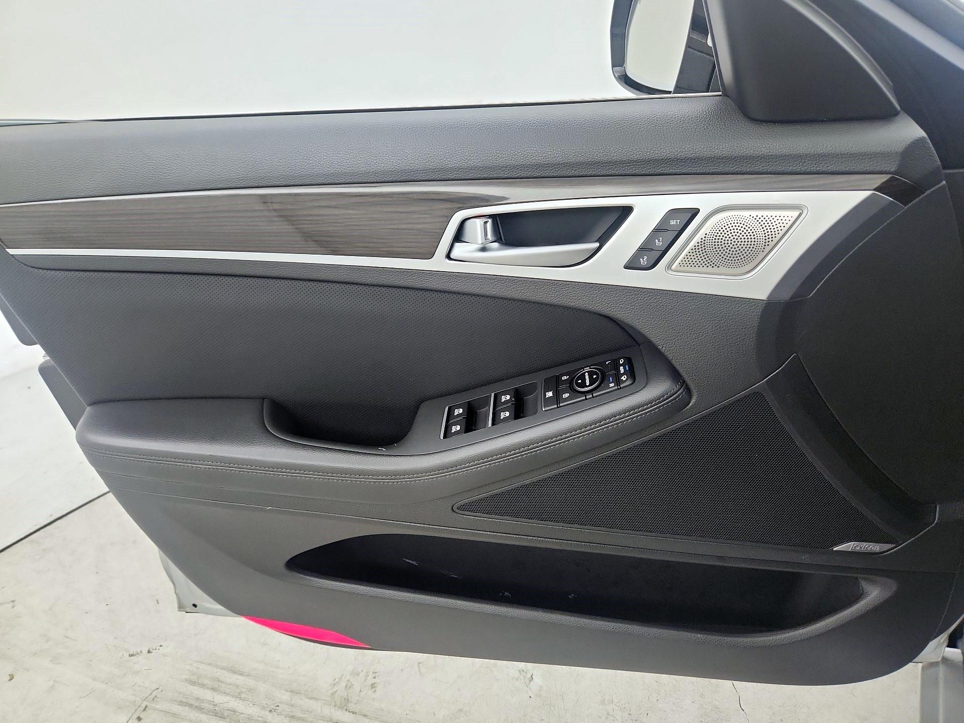 Thumbnail: 2018 Genesis G80 - 12