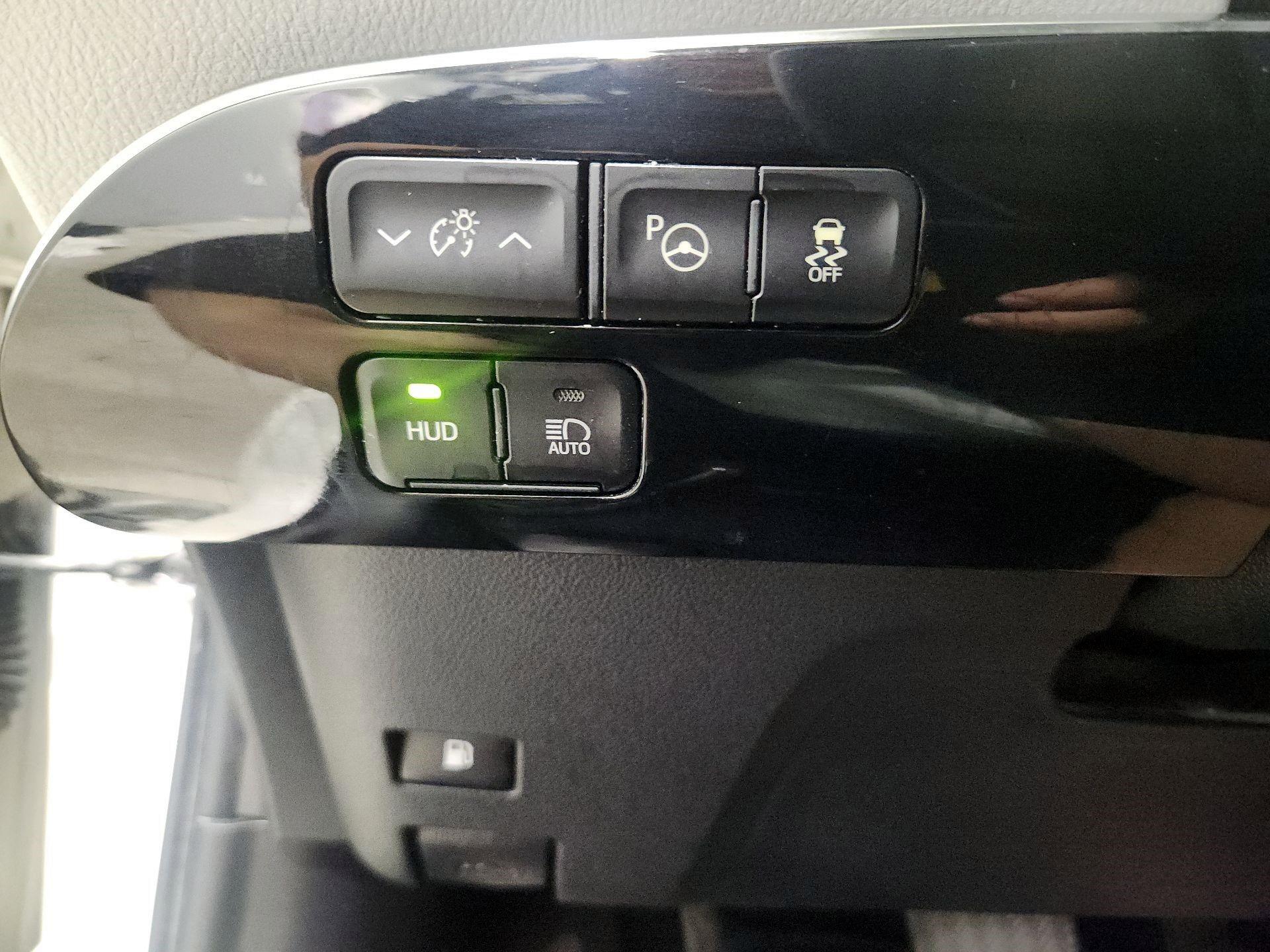 Thumbnail: 2019 Toyota Prius - 13