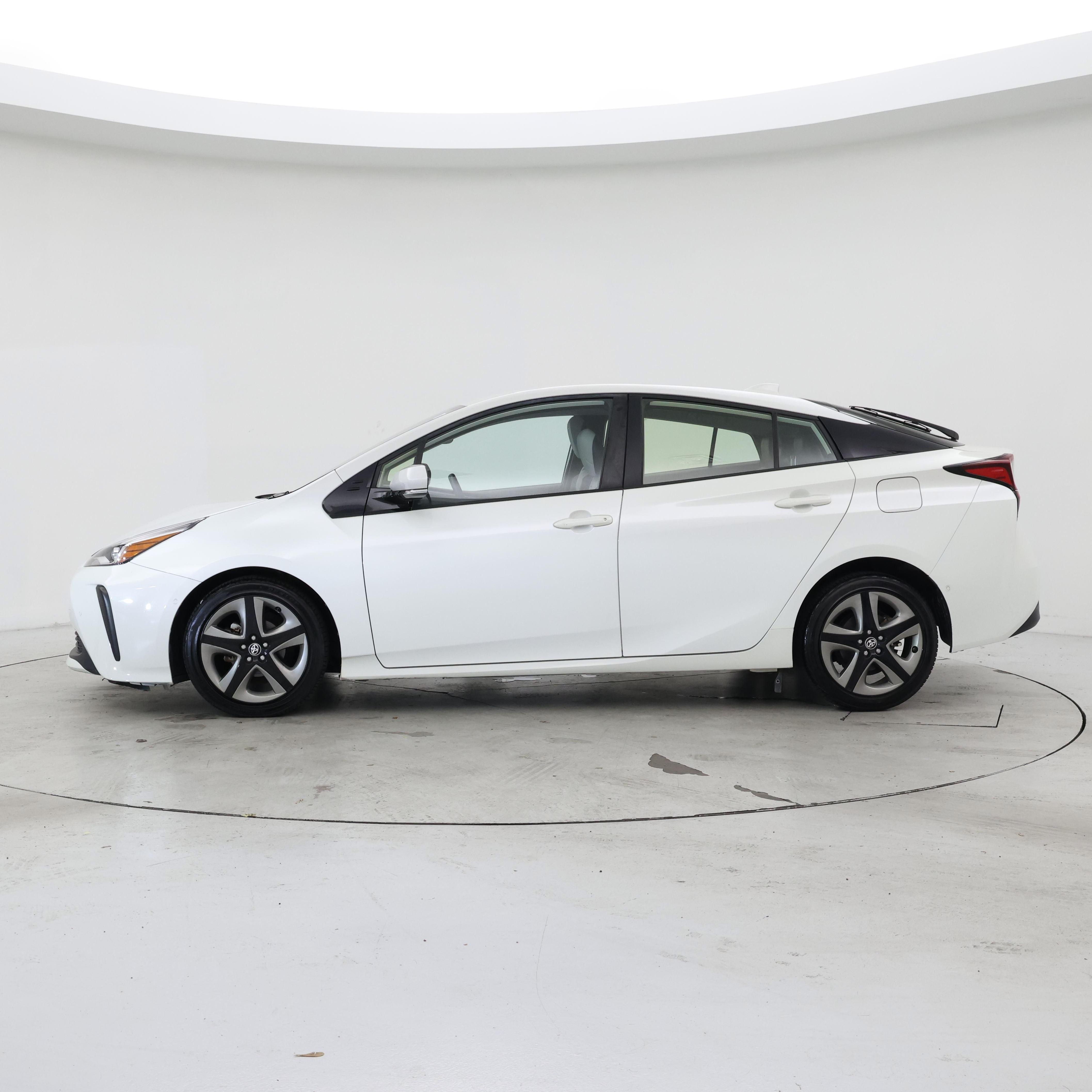 Thumbnail: 2019 Toyota Prius - 3