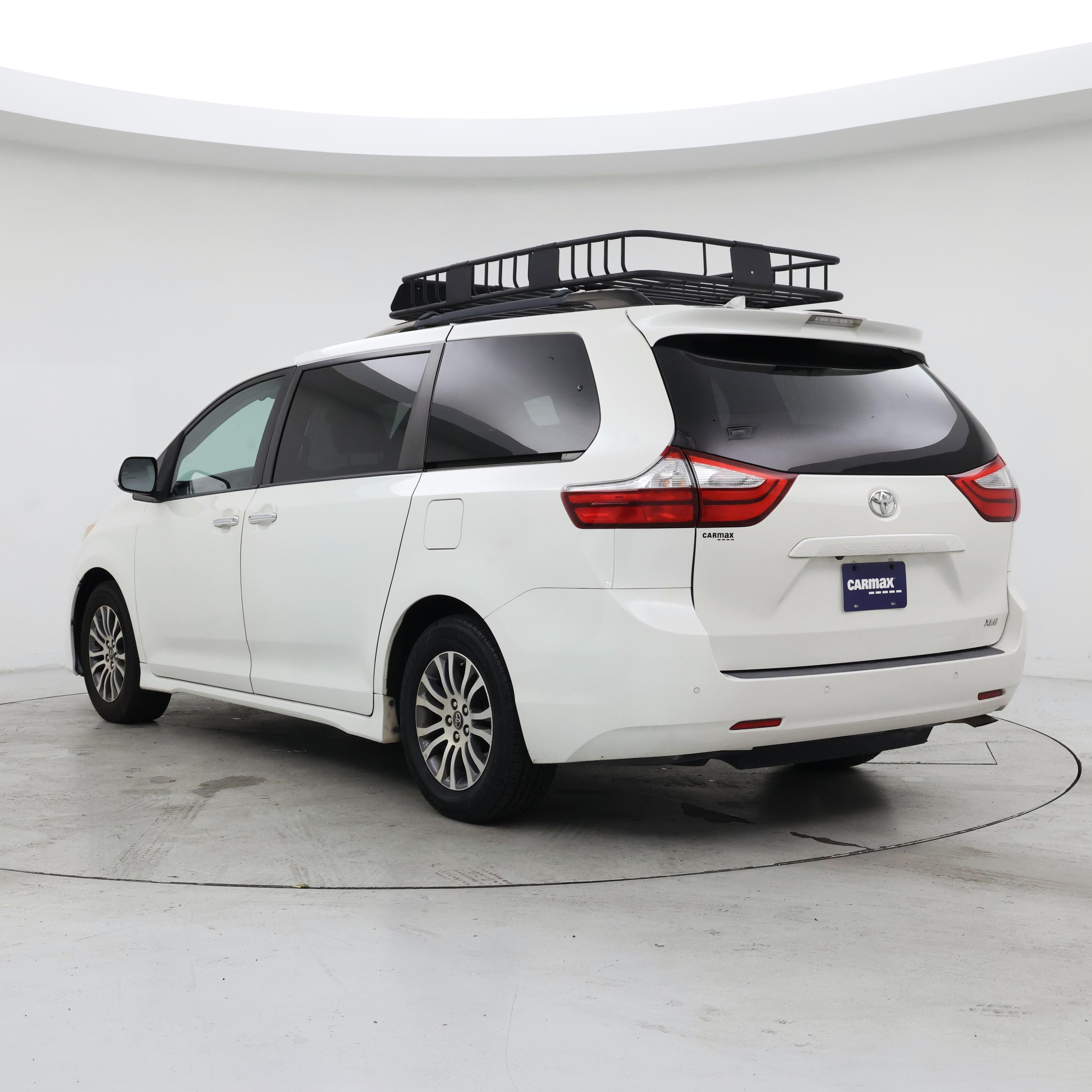 Thumbnail: 2018 Toyota Sienna - 2