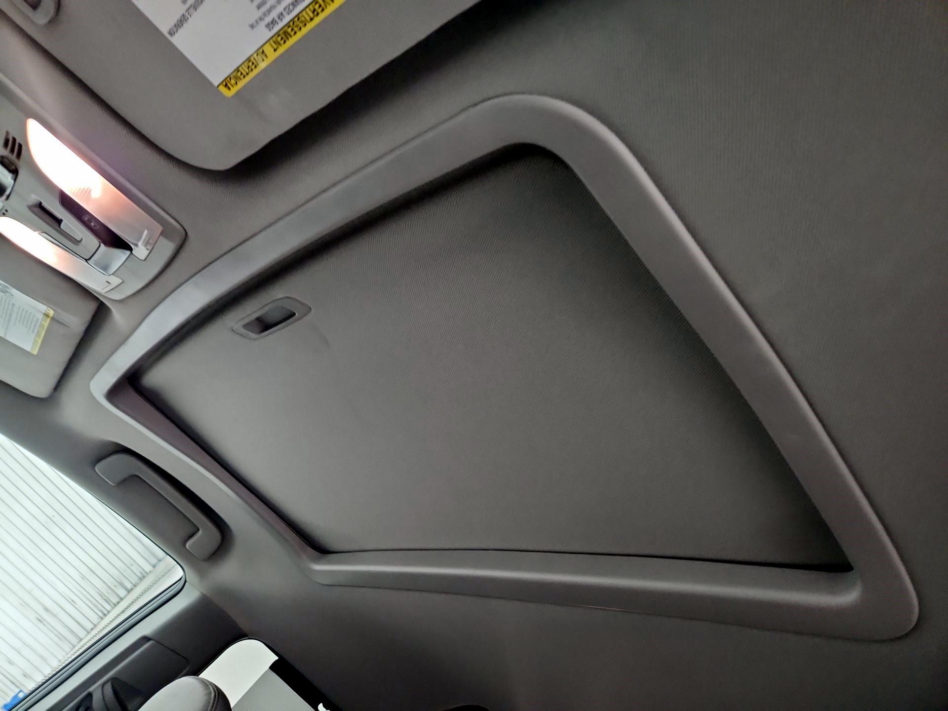 Thumbnail: 2018 Toyota Sienna - 19