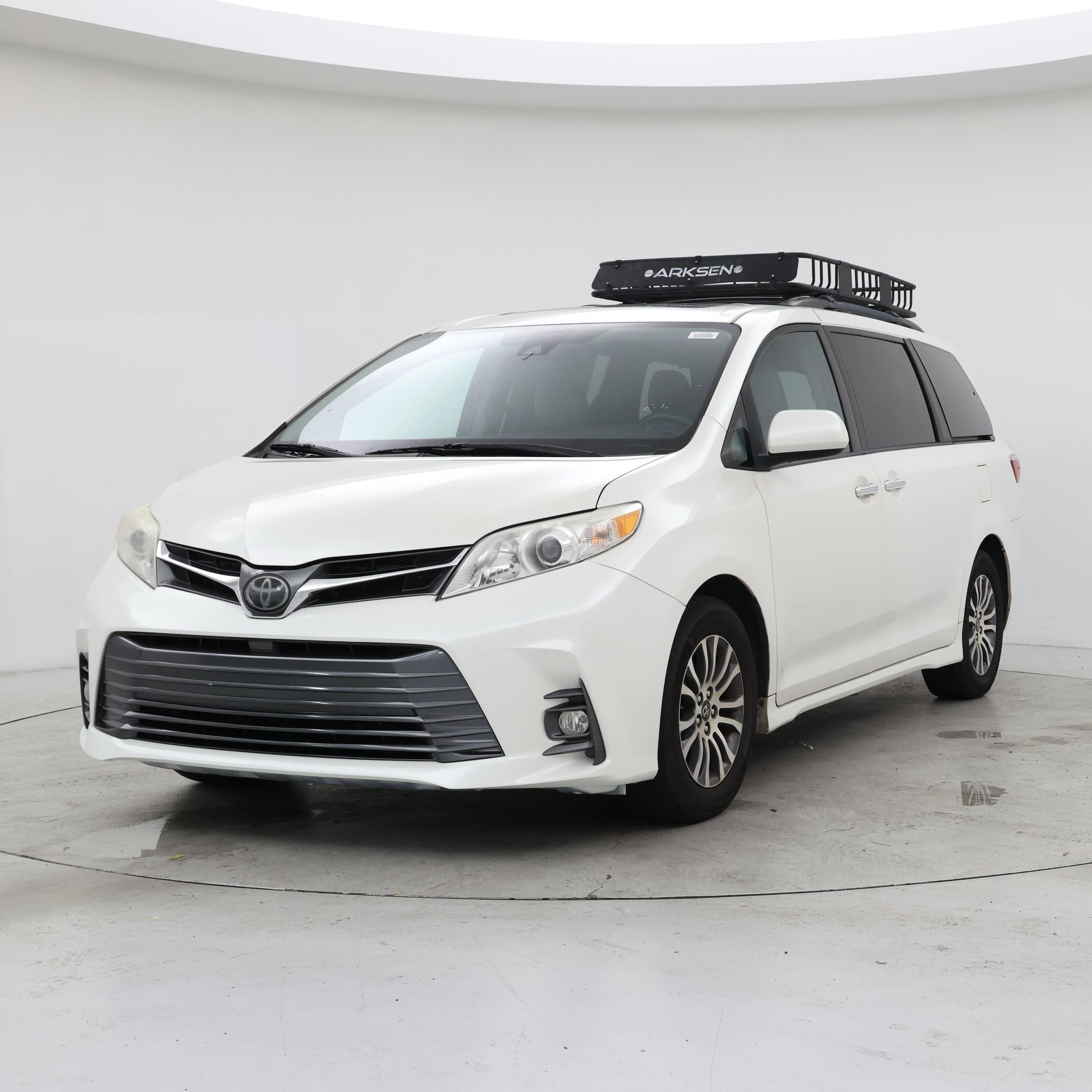 Thumbnail: 2018 Toyota Sienna - 4