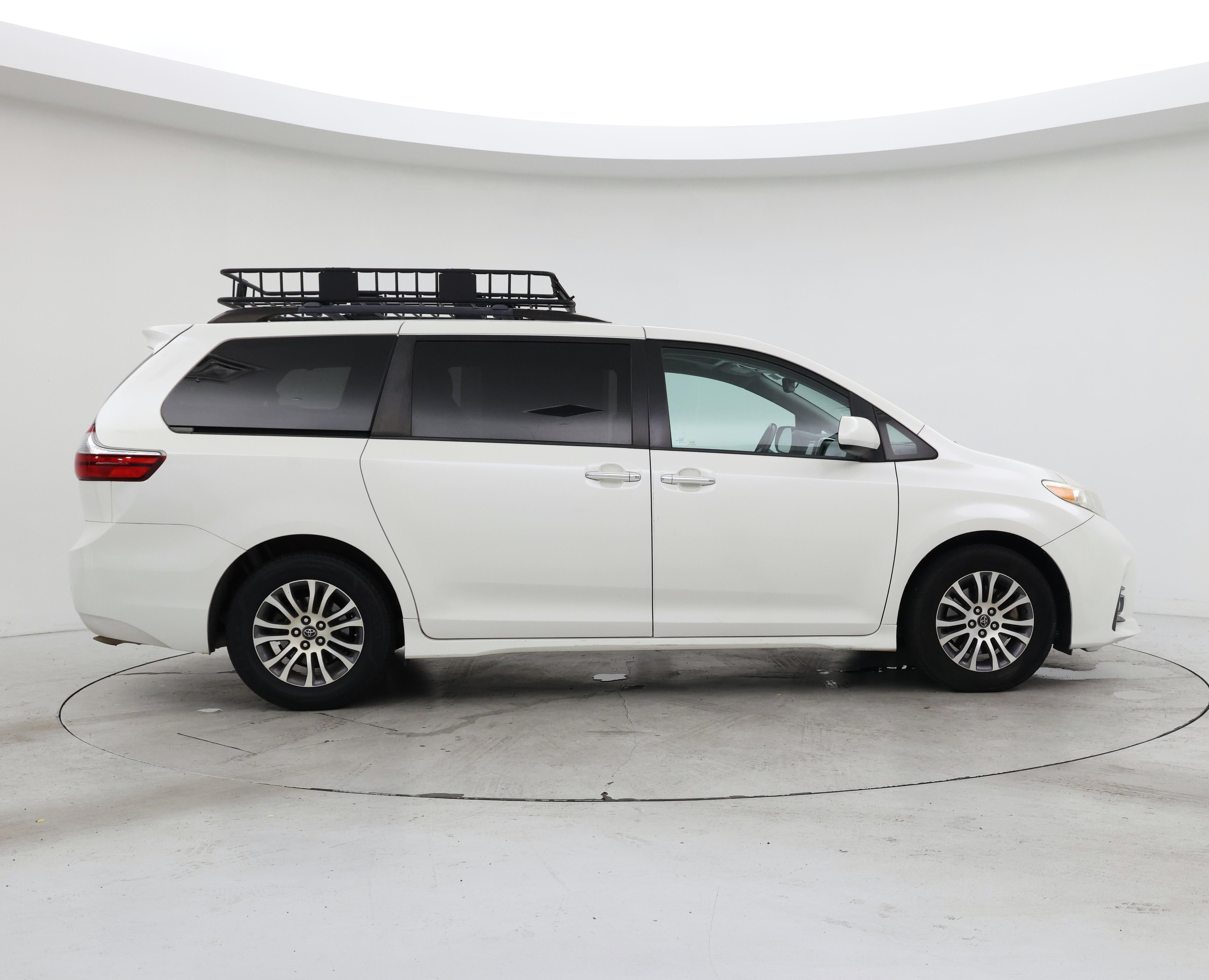 Thumbnail: 2018 Toyota Sienna - 7
