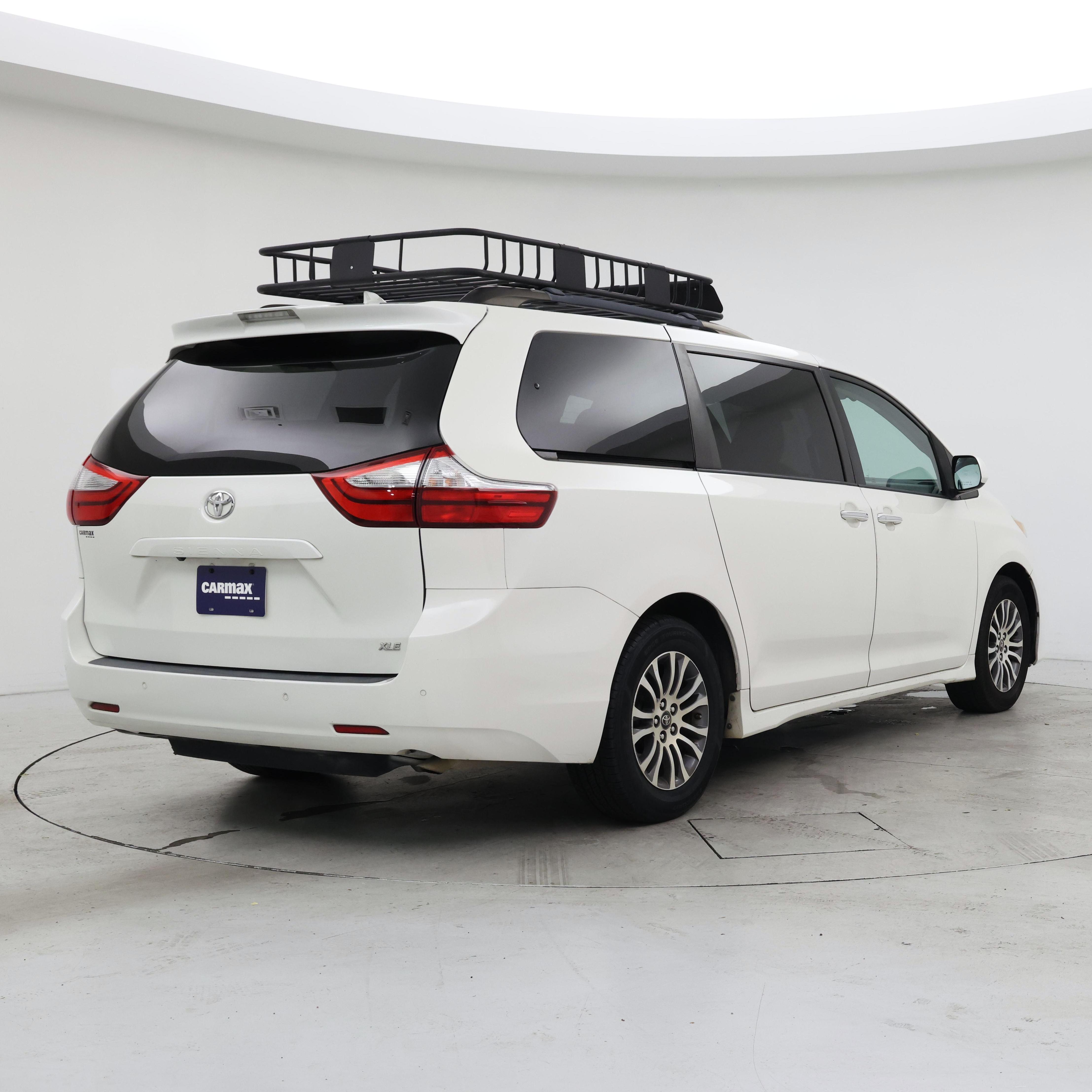 Thumbnail: 2018 Toyota Sienna - 8