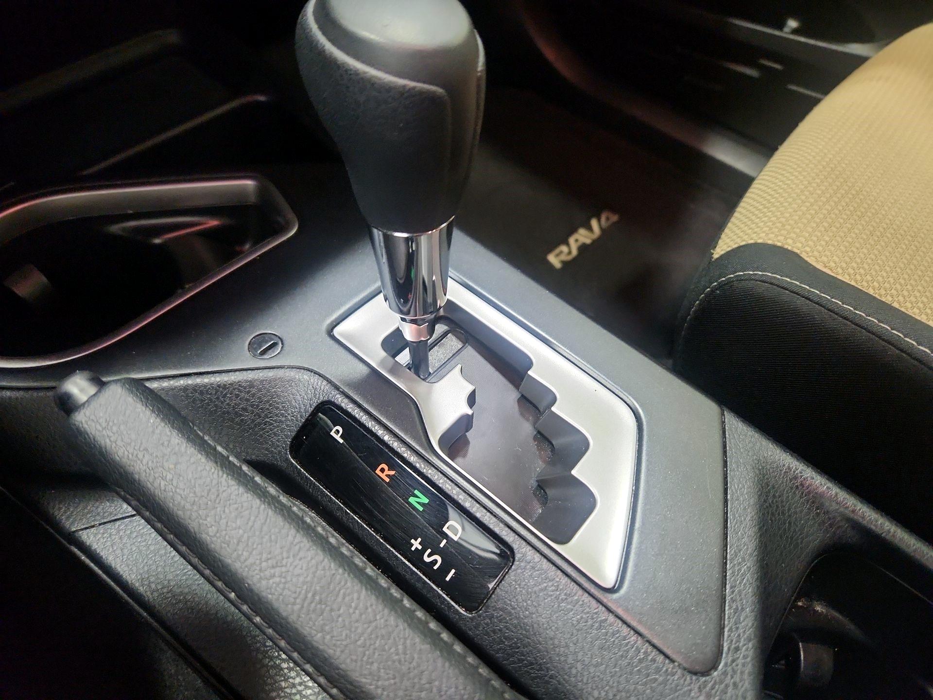 Thumbnail: 2018 Toyota RAV4 - 17