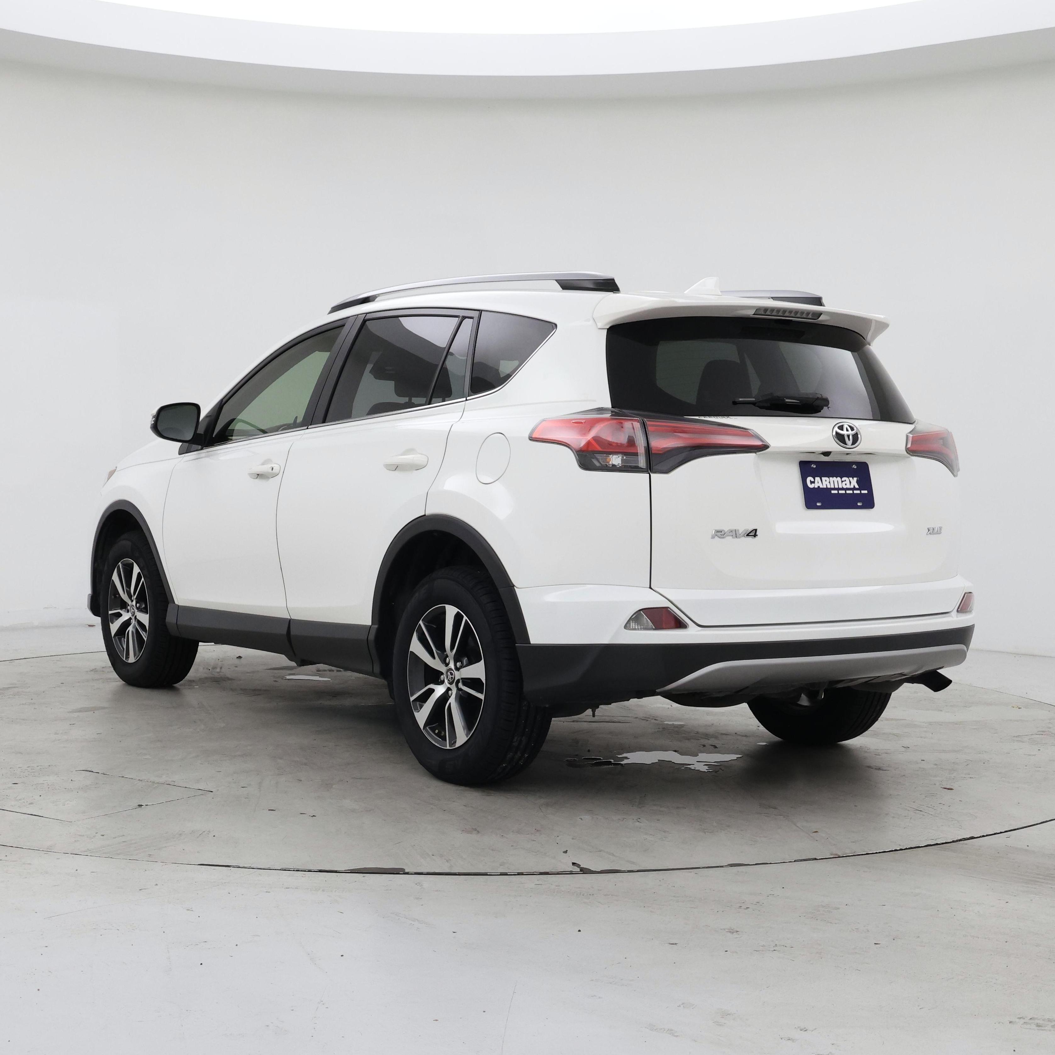 Thumbnail: 2018 Toyota RAV4 - 2