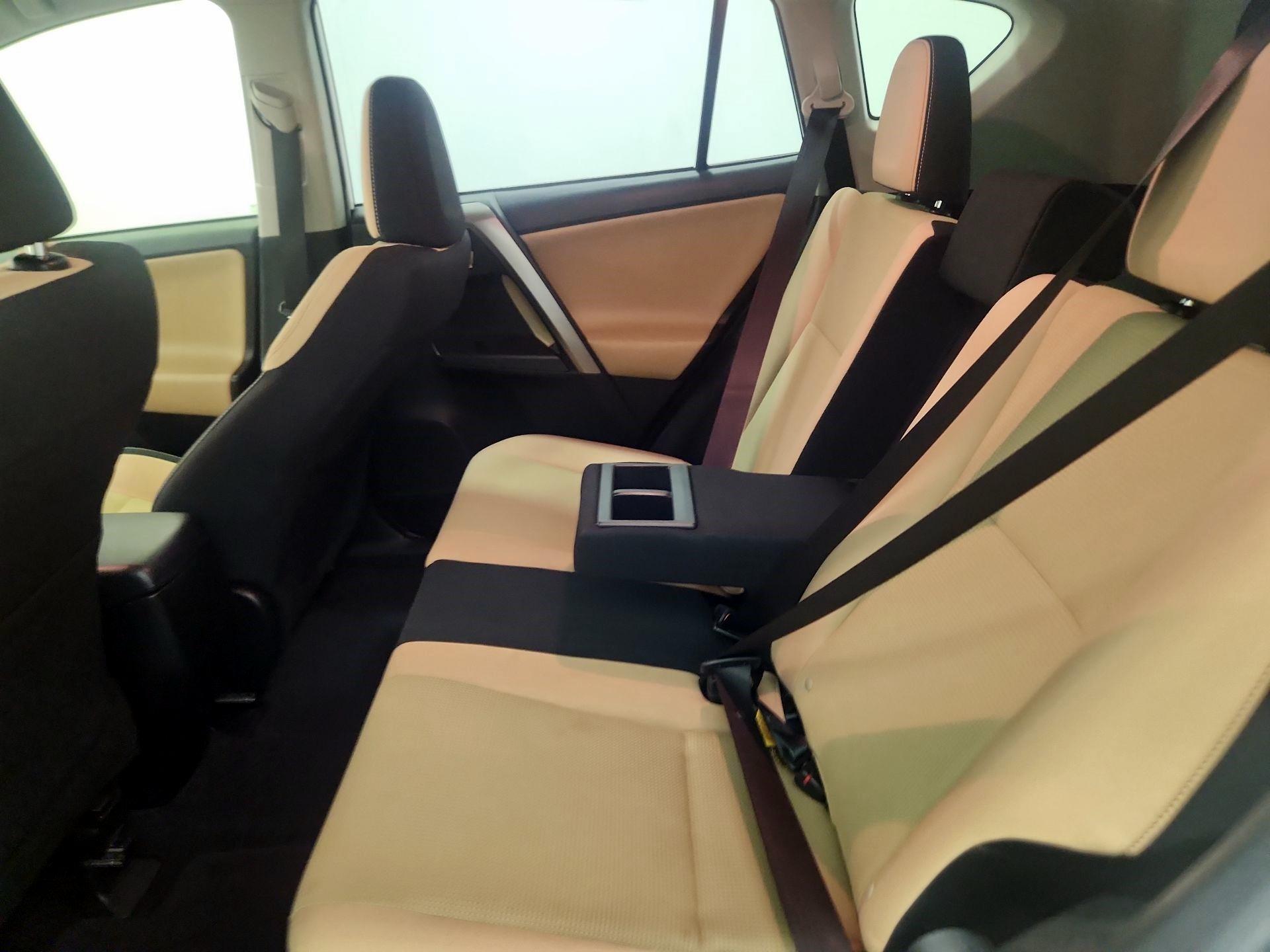 Thumbnail: 2018 Toyota RAV4 - 20