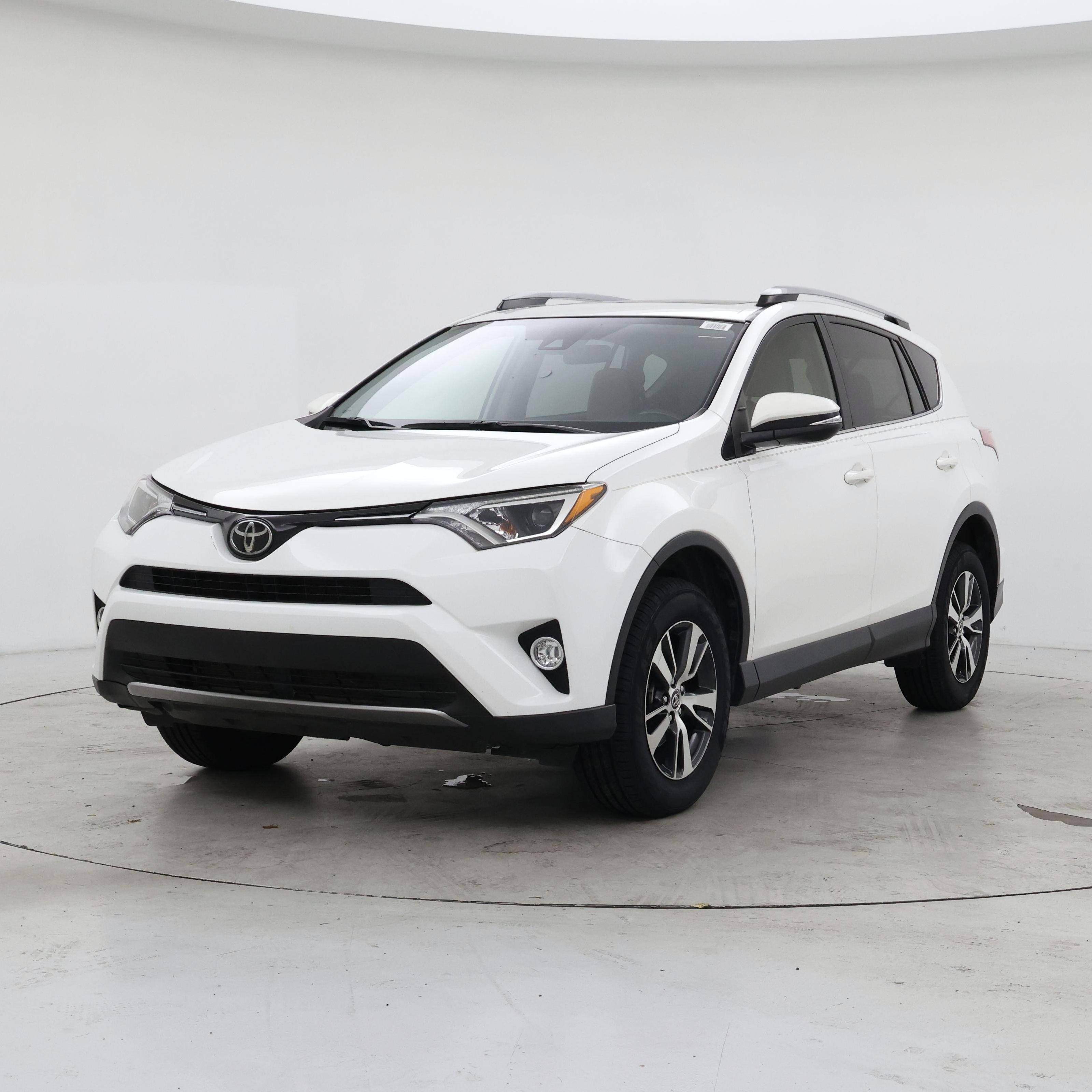 Thumbnail: 2018 Toyota RAV4 - 4