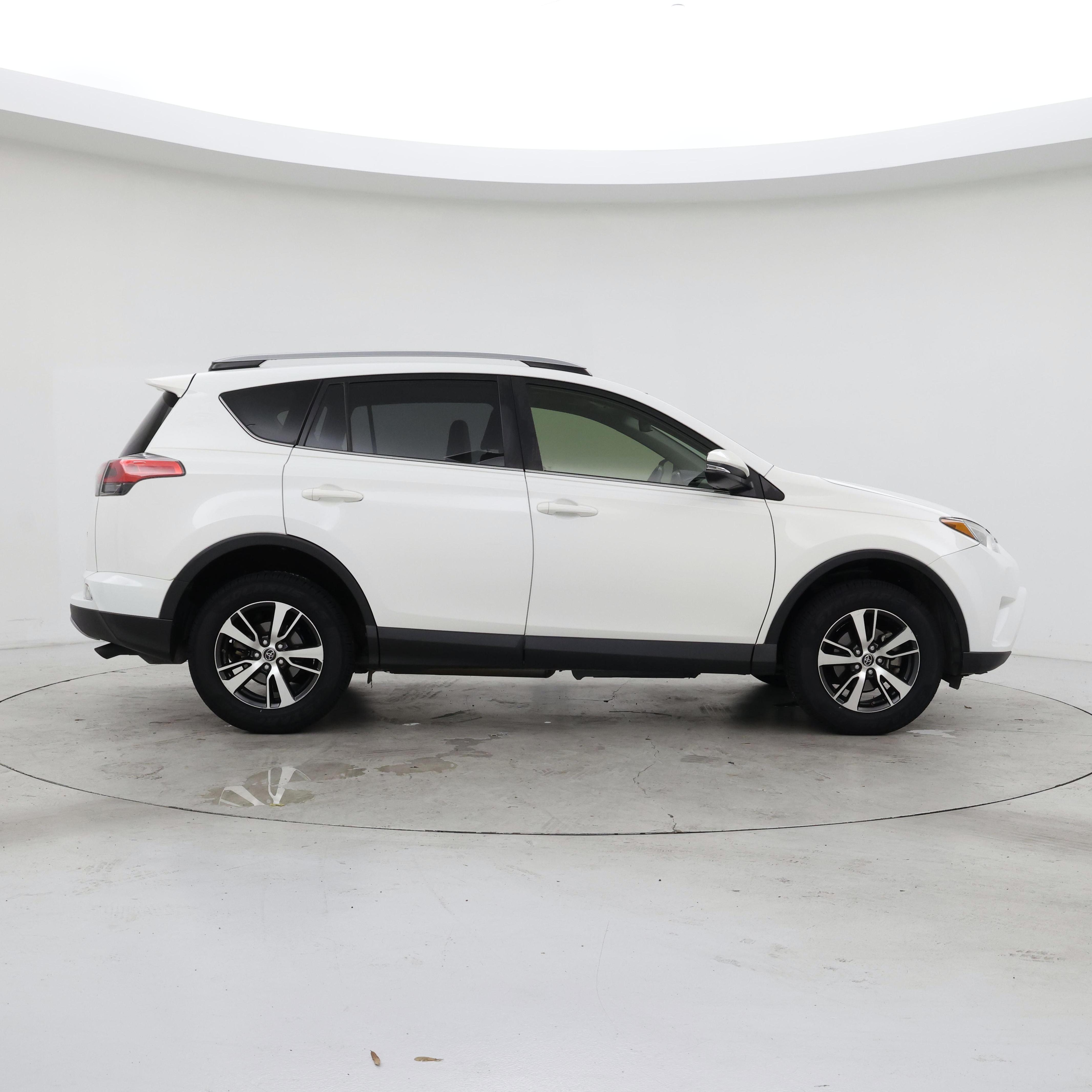 Thumbnail: 2018 Toyota RAV4 - 7