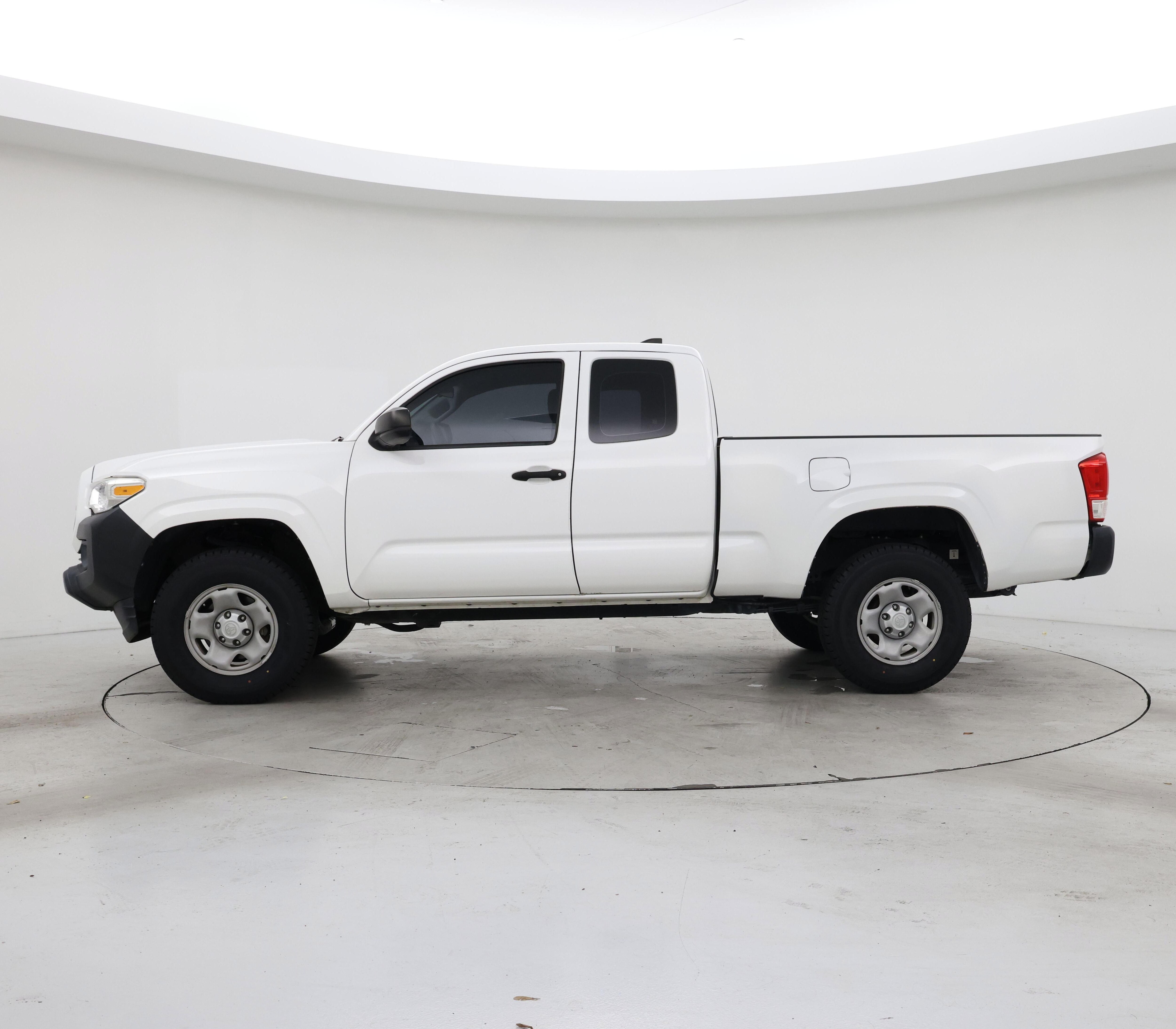 Thumbnail: 2017 Toyota Tacoma - 3