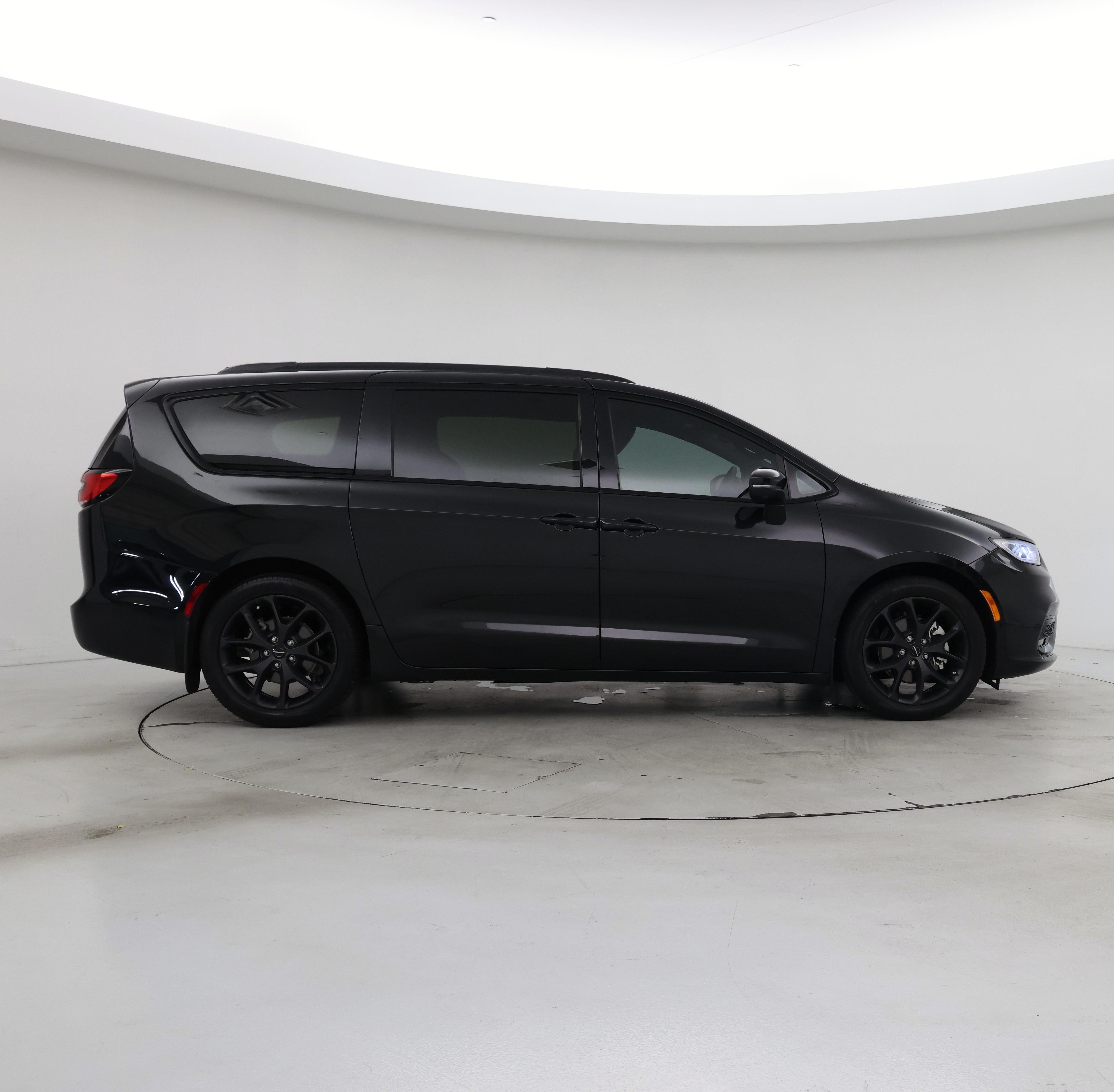 Thumbnail: 2023 Chrysler Pacifica - 7