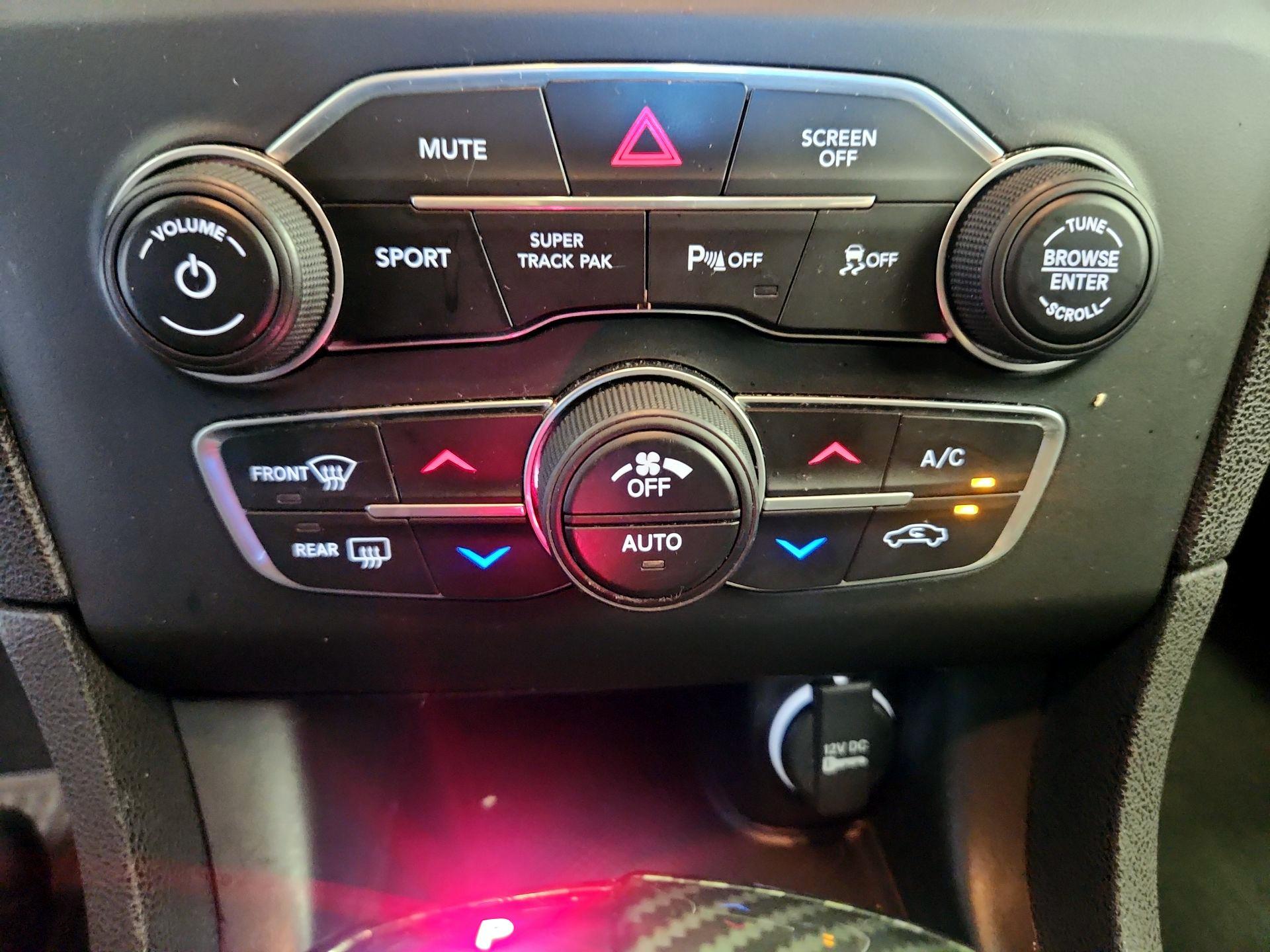 Thumbnail: 2019 Dodge Charger - 16