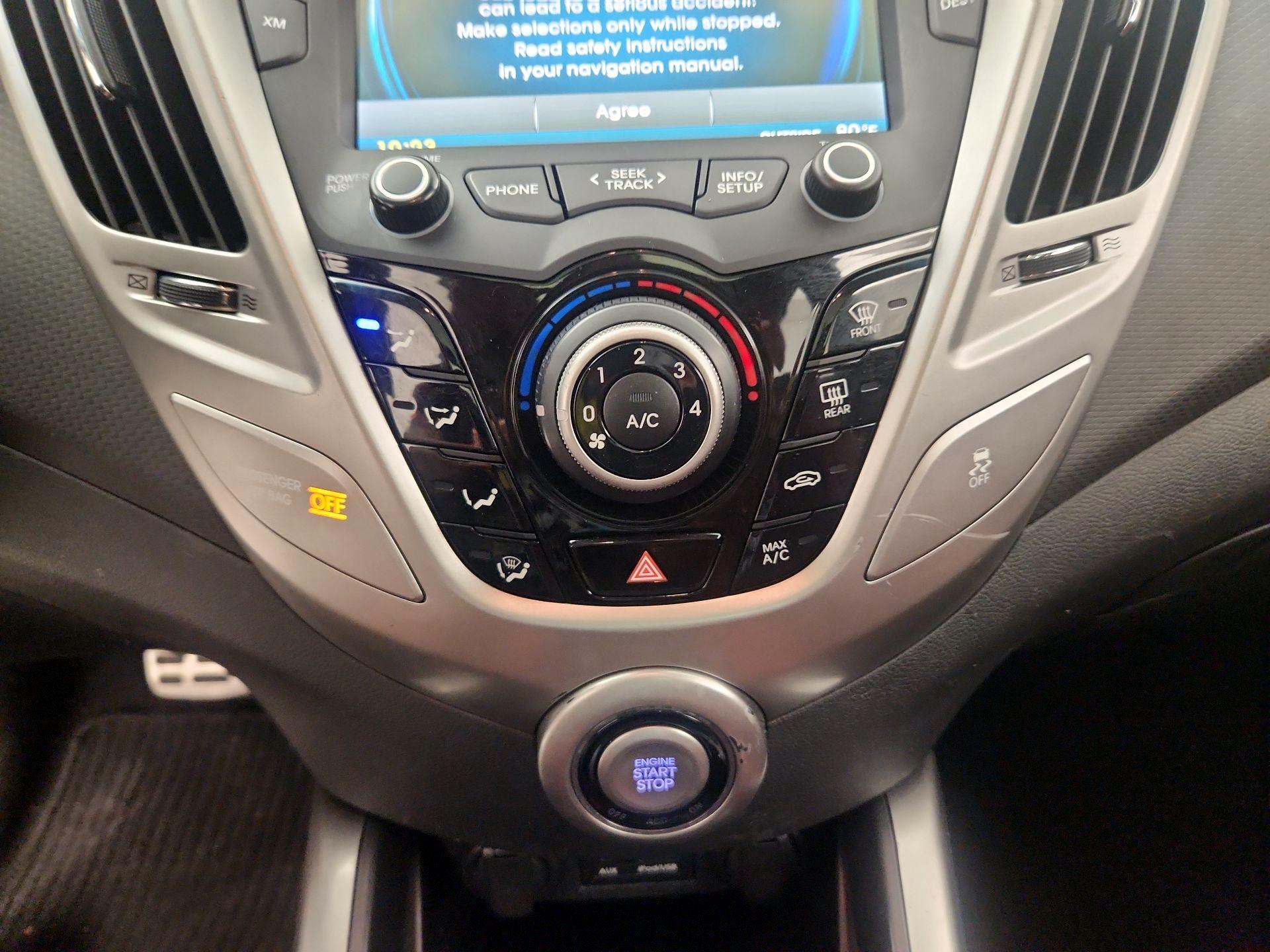 Thumbnail: 2014 Hyundai Veloster - 14
