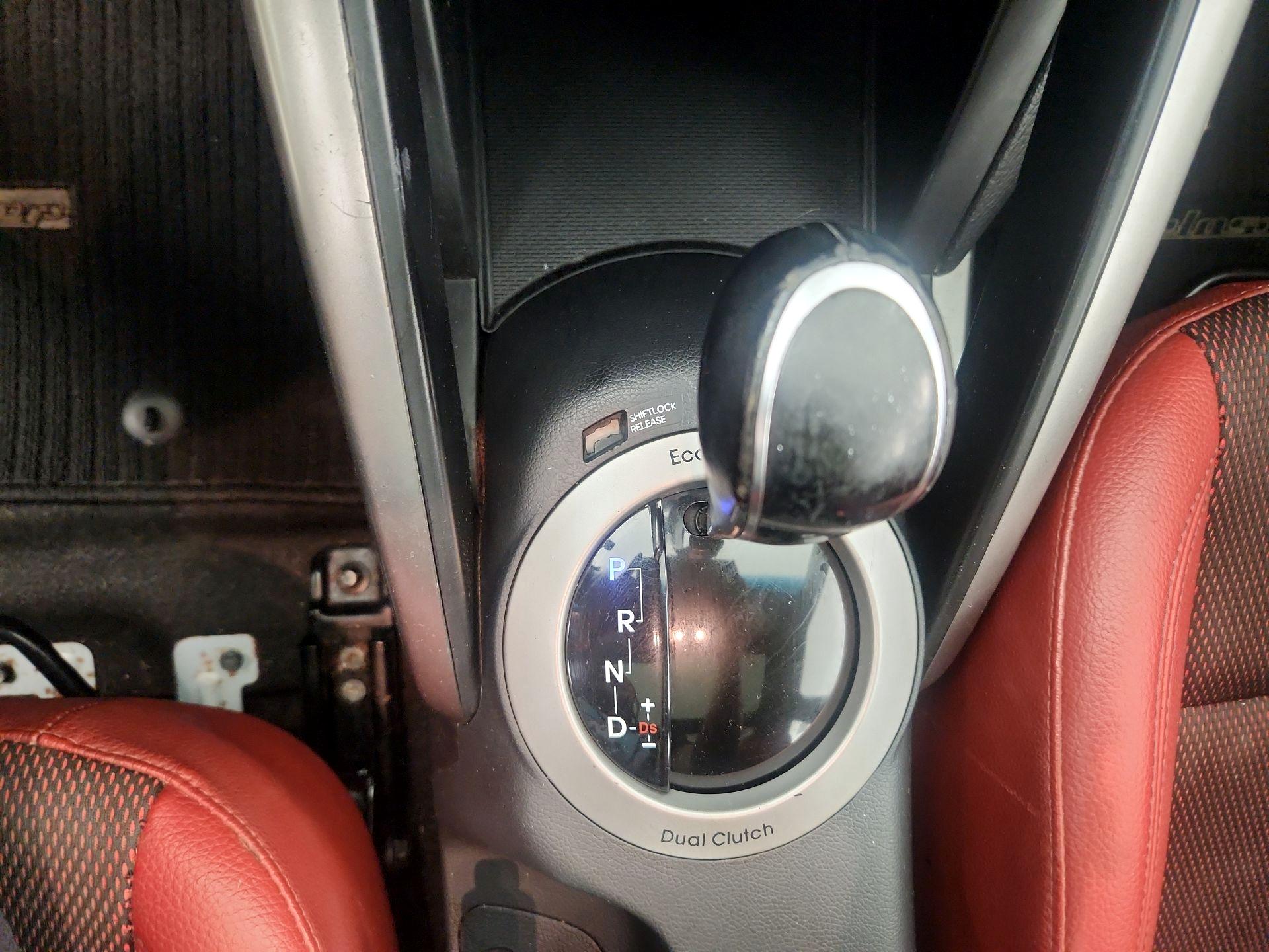 Thumbnail: 2014 Hyundai Veloster - 15